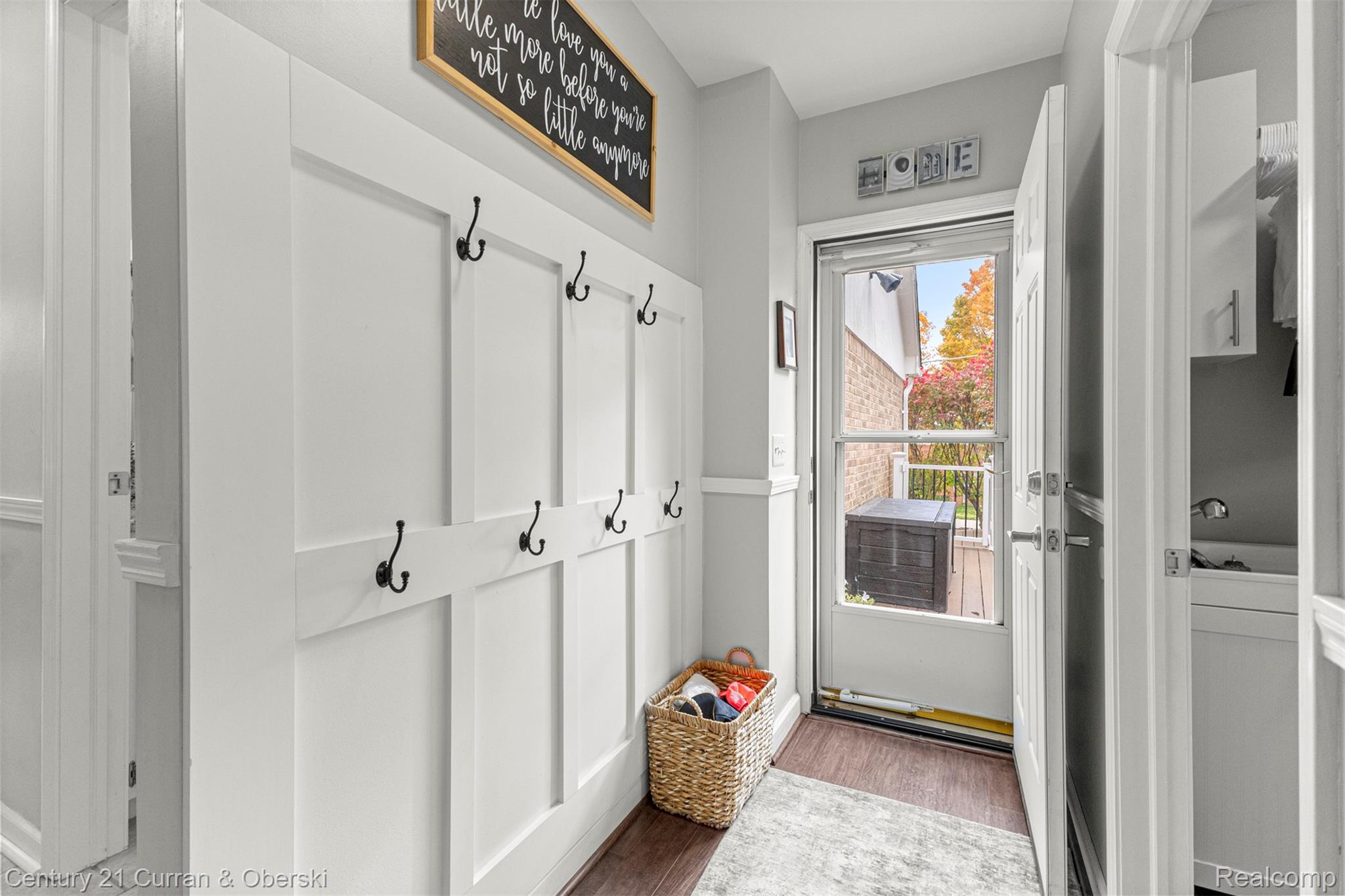 Welcome to 30999 Sudbury Street in Farmington Hills. This beautifully – image 53