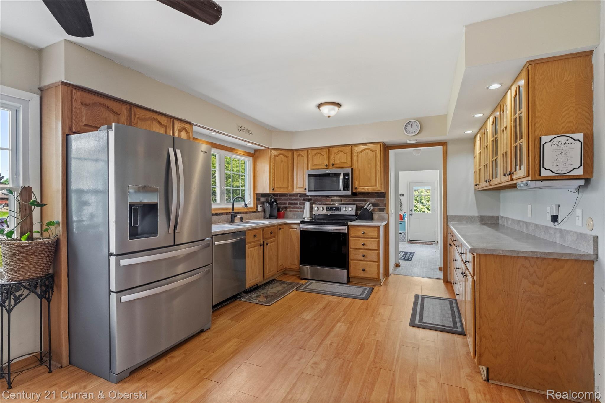 35484 35484 Bennett Street, Livonia, Michigan, 48152, USA, 6 Bedrooms Bedrooms, ,3 BathroomsBathrooms,Residential,For Sale,35484 Bennett Street,48cccbbc-518b-423c-b866-0b6ffb