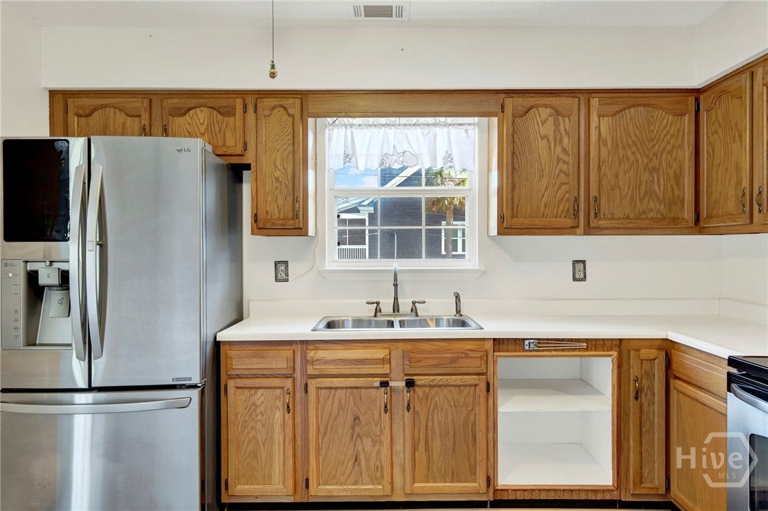 Located in the heart of Tybee Island, 407 7th Street offers the perfec – image 56