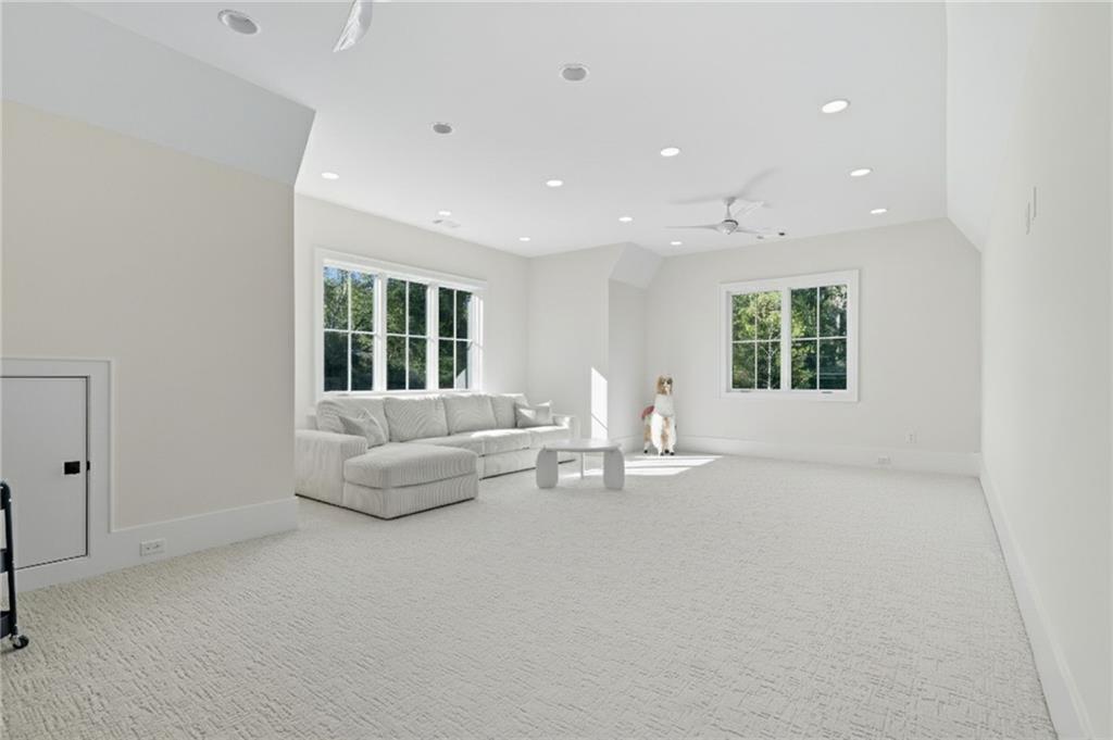 Beautiful Custom Home on gorgeous estate lot in exclusive Milton. This – image 60