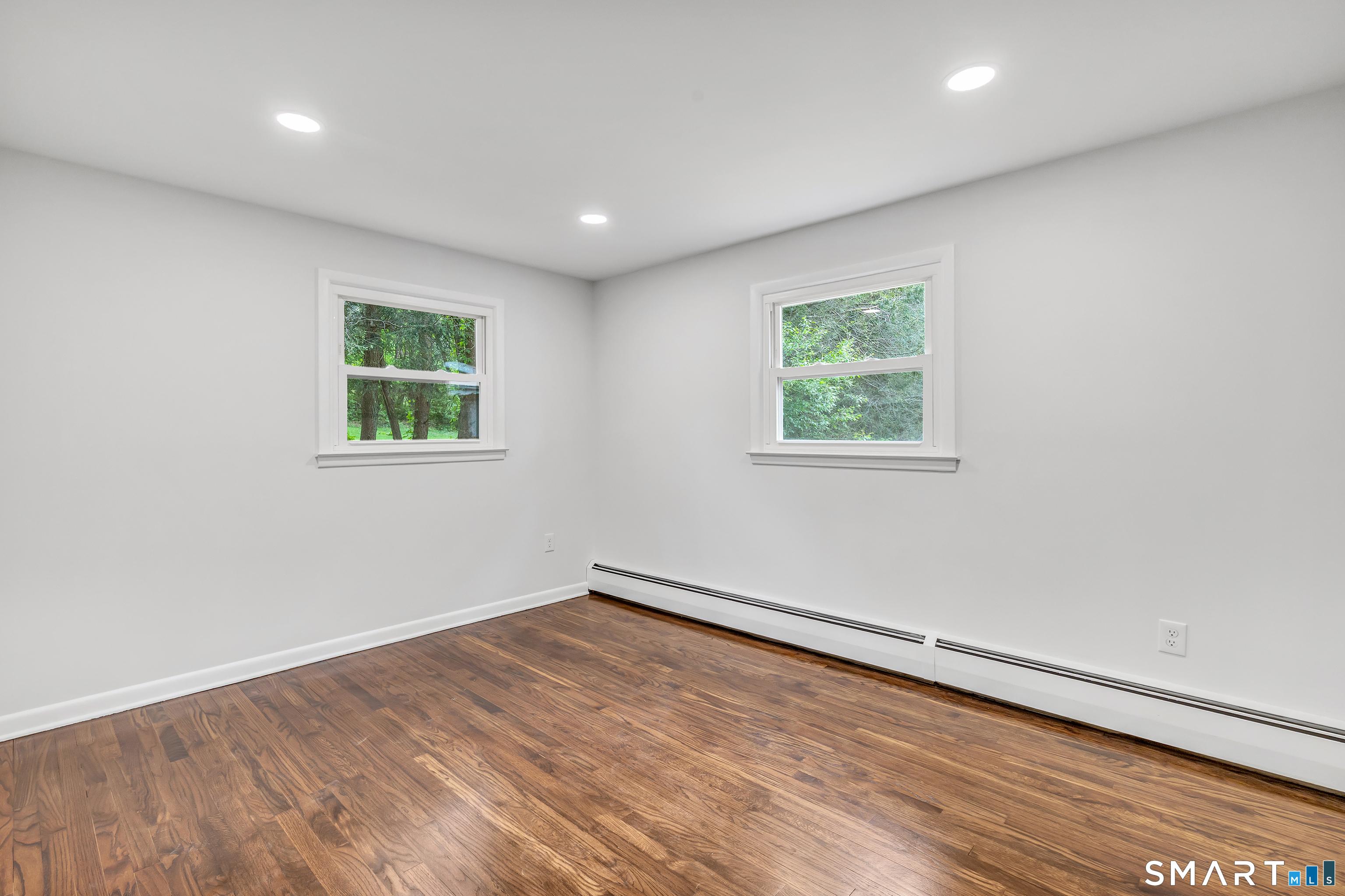 Welcome to 7 Longview Road, located in the desirable Sandy Hook sectio – image 25