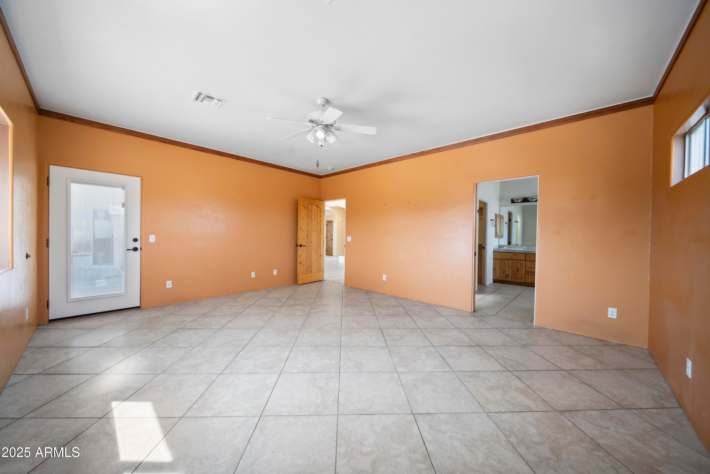 Fresh paint - looks great - Come and See - Luxury Home, acres, and ove – image 13