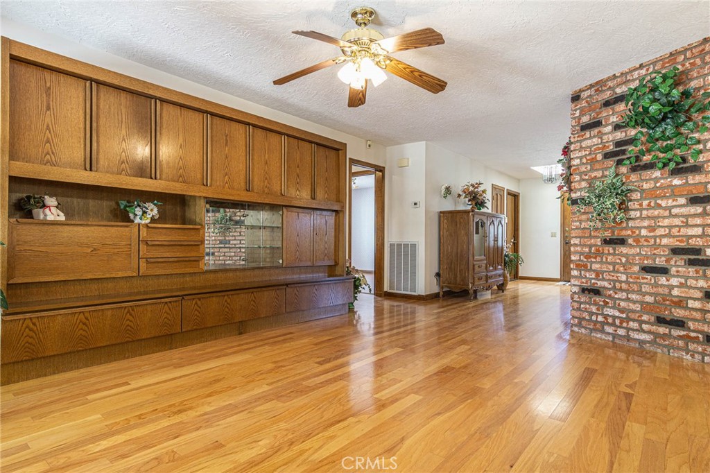Something is refreshing about a home that actually gives you room to b – image 50