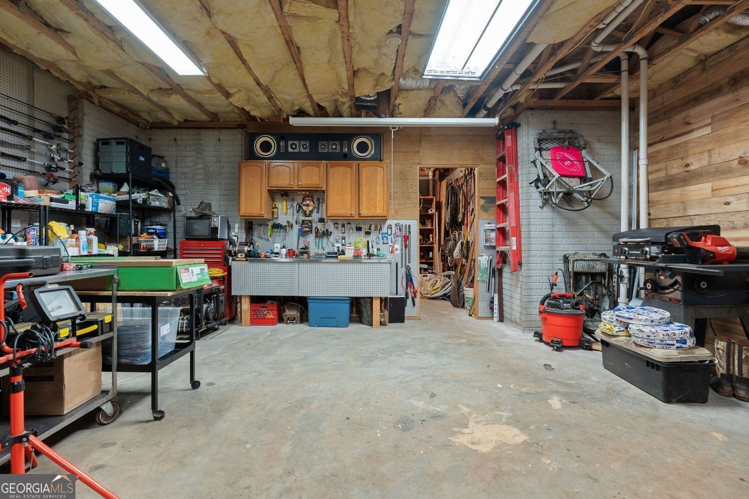 No HOA or restrictions! Full basement w/in-law suite! All Brick! Come – image 47