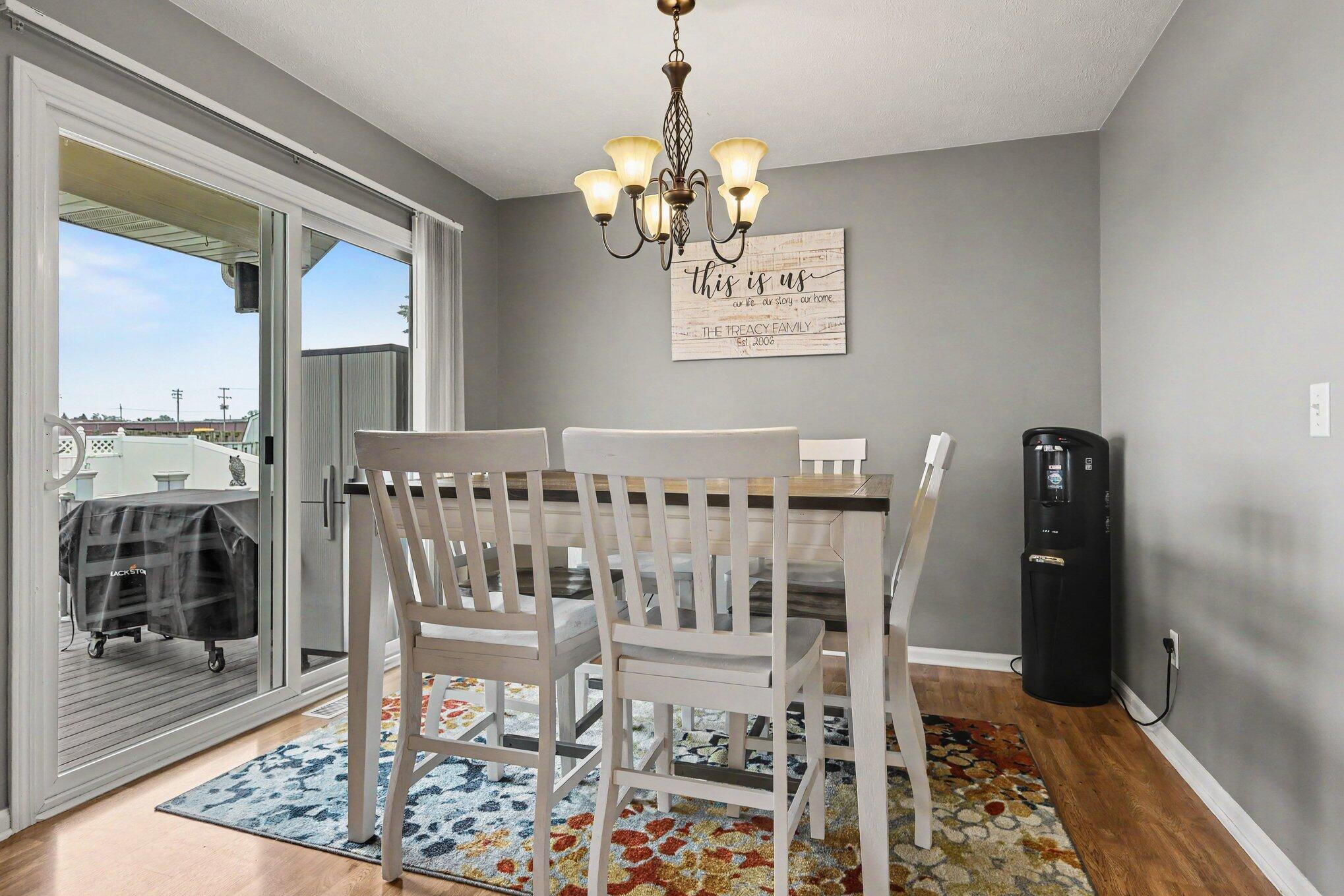 How does being located within minutes of the beach, restaurants, shopp – image 10