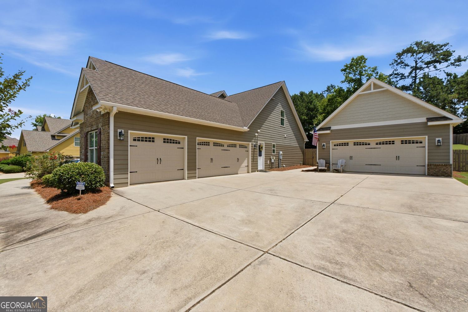 Incredible custom home with tons of bells and whistles in sought after – image 2