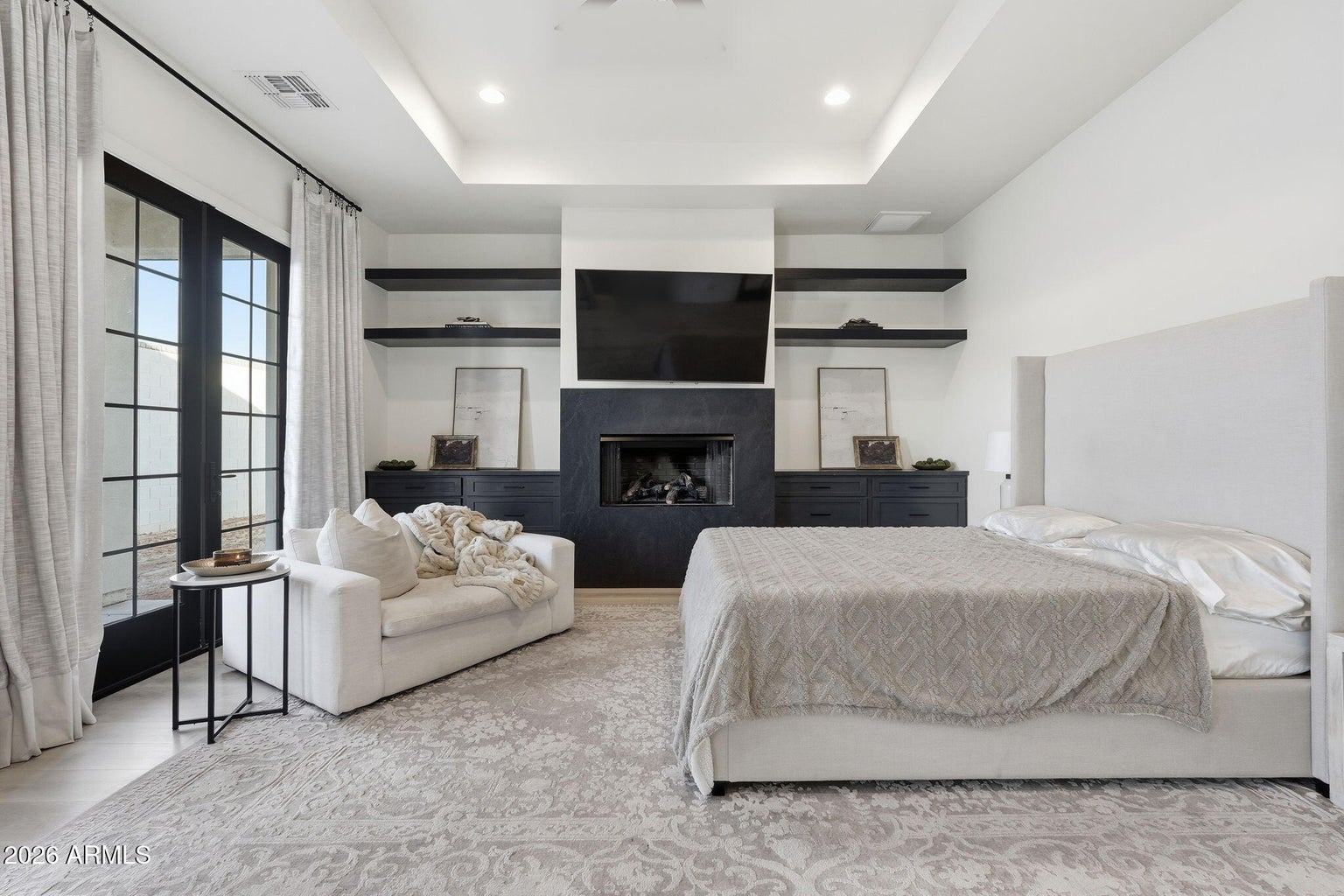 Tucked inside a gated neighborhood of Encanto Real on the edge of Quee – image 21