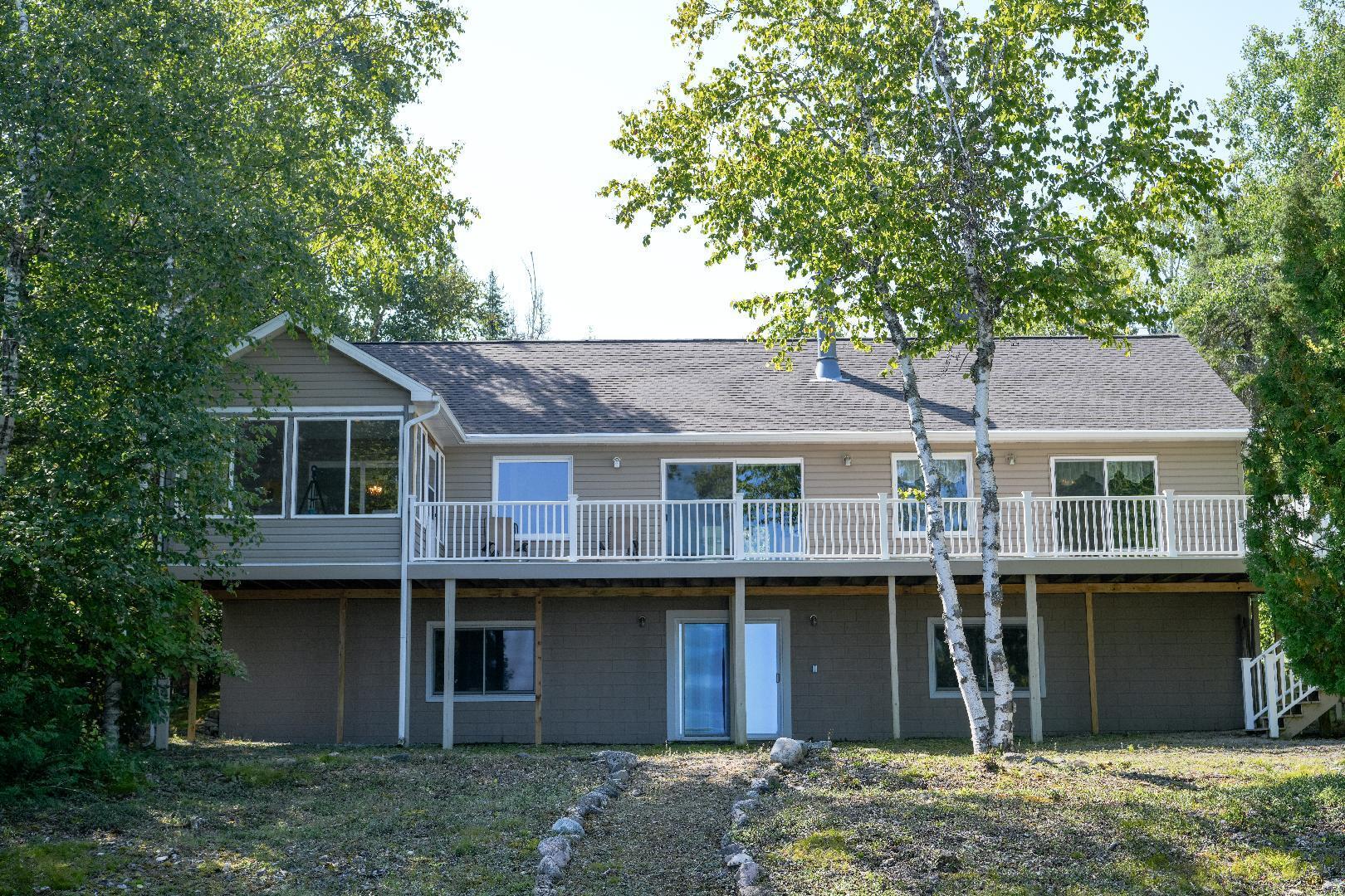 This one-owner ranch home on Lake Huron offers a perfect blend of comf – image 38
