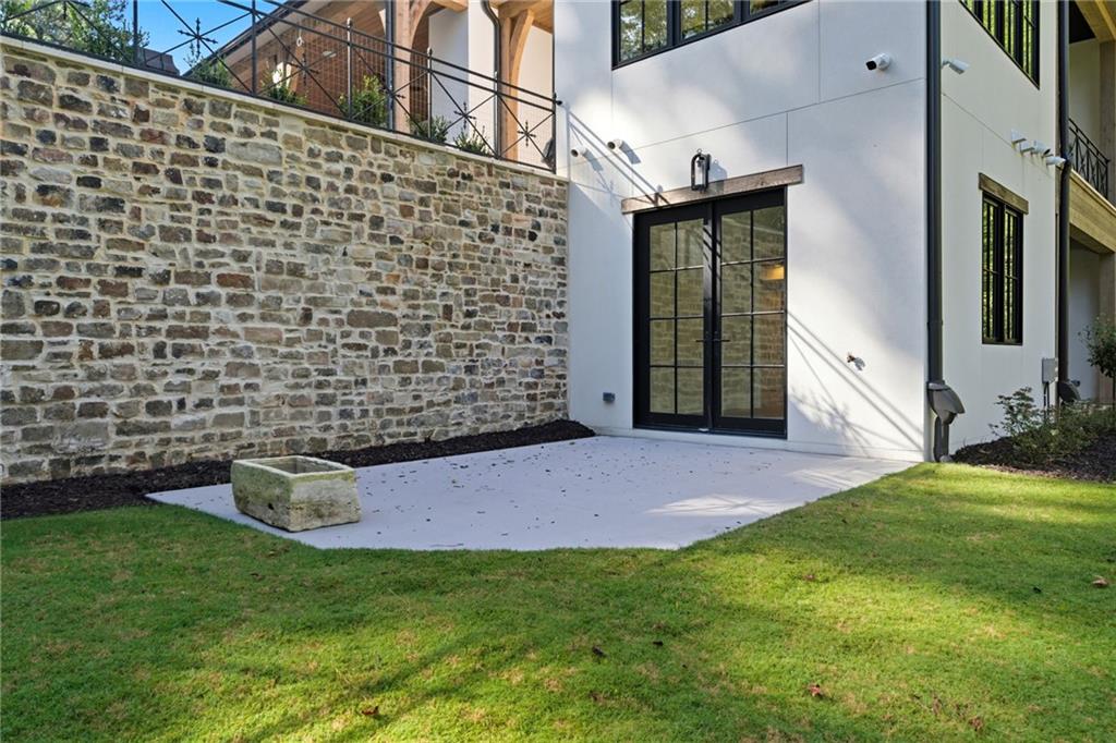 Beautiful Custom Home on gorgeous estate lot in exclusive Milton. This – image 52