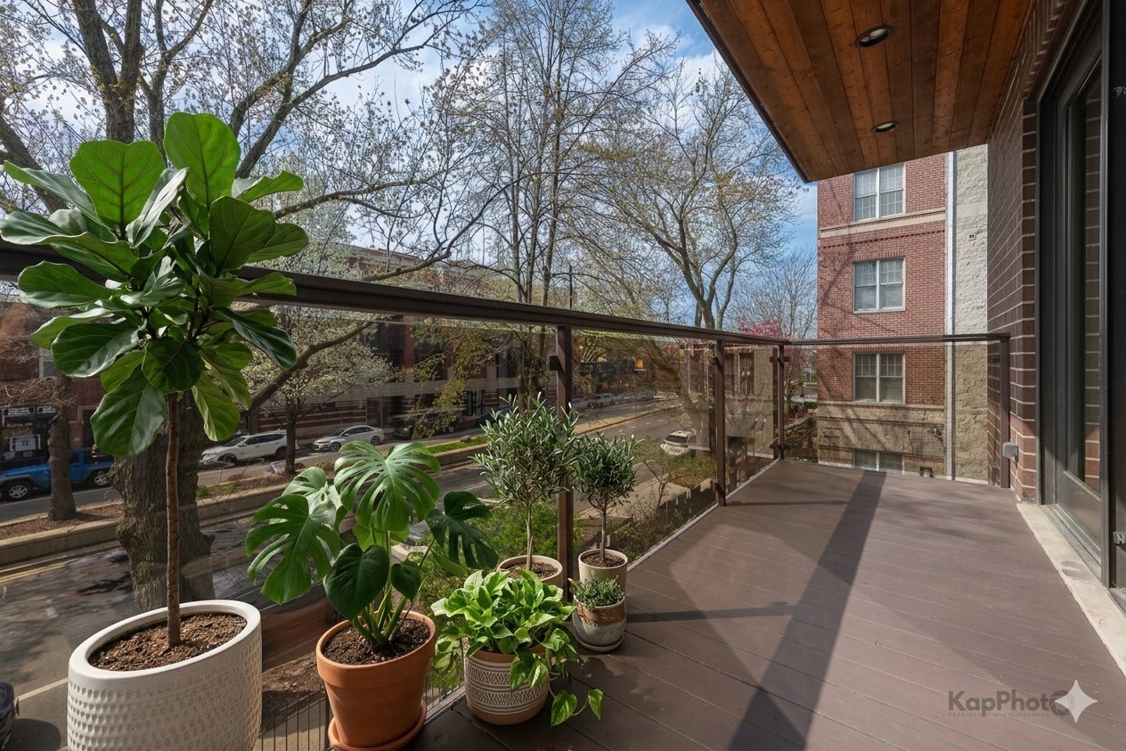 3839 3839 N Ashland Avenue #2, Chicago, Illinois, 60613, USA, 3 Bedrooms Bedrooms, ,2 BathroomsBathrooms,Residential,For Sale,3839 N Ashland Avenue #2,8c2415d9-76d4-4b30-9d1f-86ef71