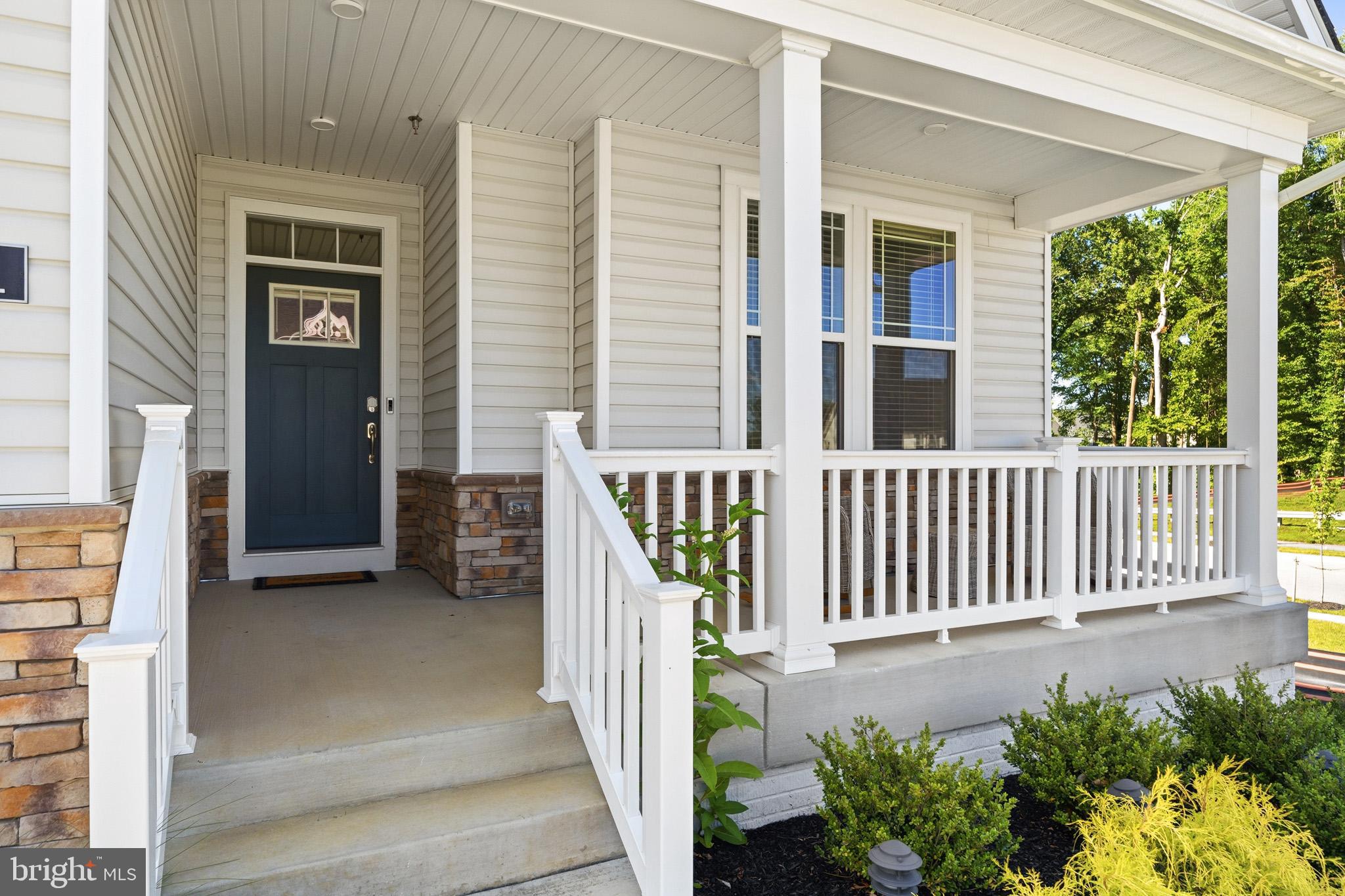 HOME SWEET HOME! Like new beauty situated on a corner lot, in sought – image 3