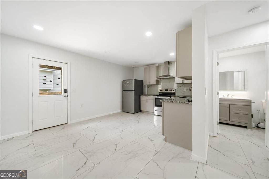 Just listed in the sought-after Arbors at Old Peachtree subdivision! T – image 31