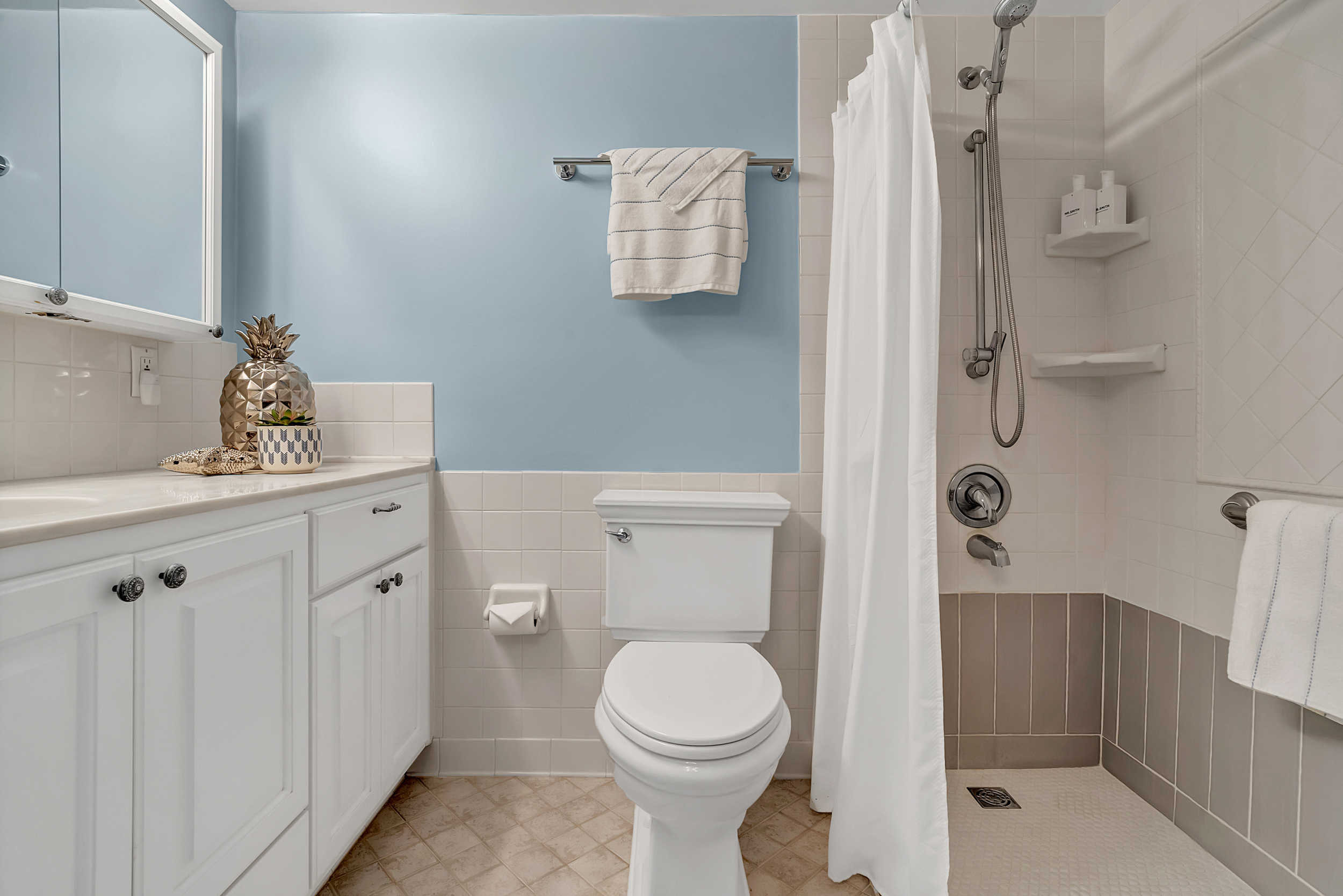 4004 4004 Atlantic Ave Unit 309, Virginia Beach, Virginia, 23451, USA, 2 Bedrooms Bedrooms, ,2 BathroomsBathrooms,Residential,For Sale,4004 Atlantic Ave Unit 309,10633444