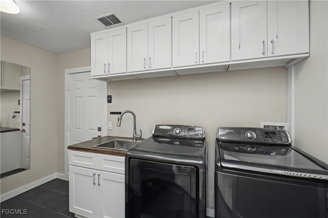 Welcome to your future GULF ACCESS HIDDEN GEM OF A home in the charmin – image 19