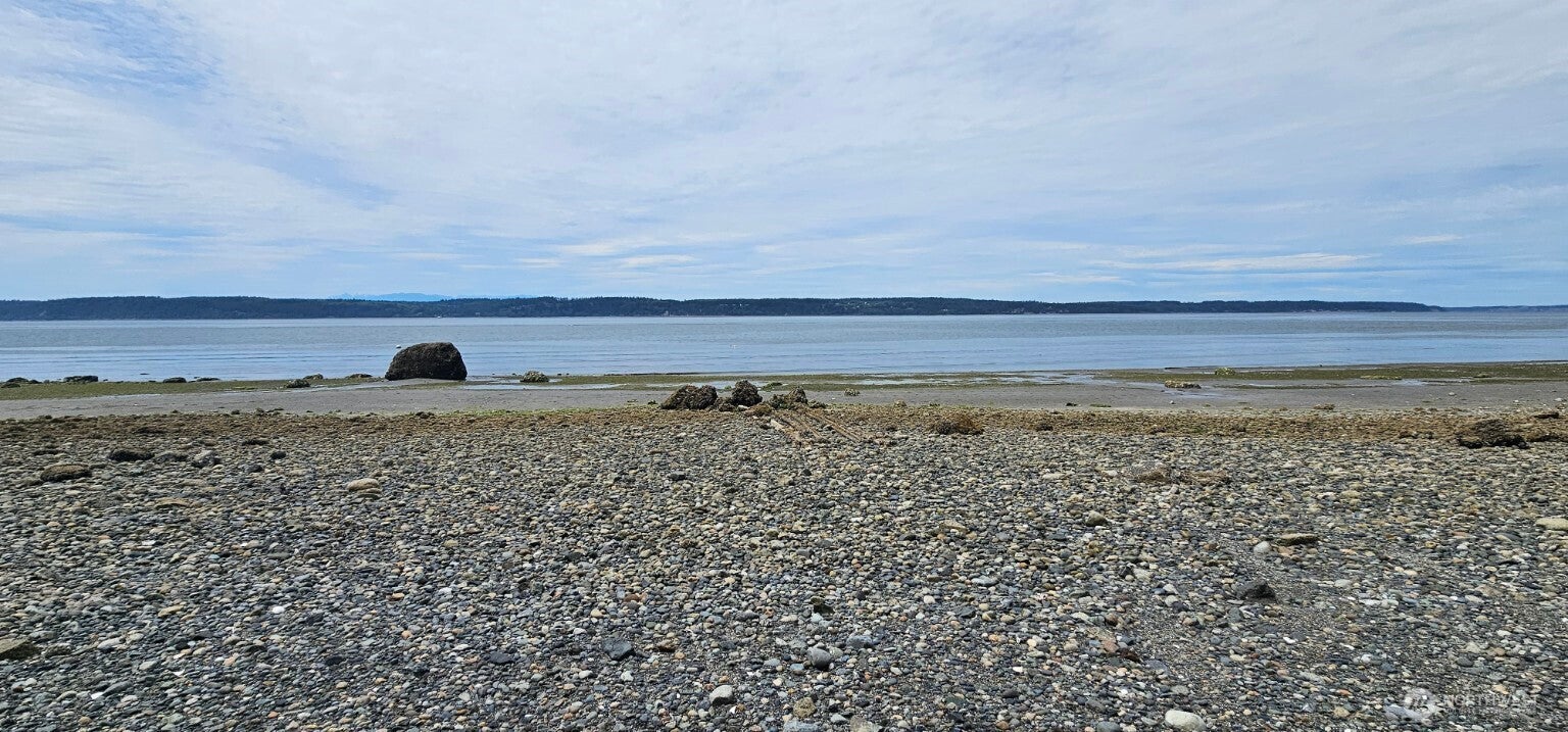 Welcome to your own PNW retreat, where character, space, and a peacefu – image 39