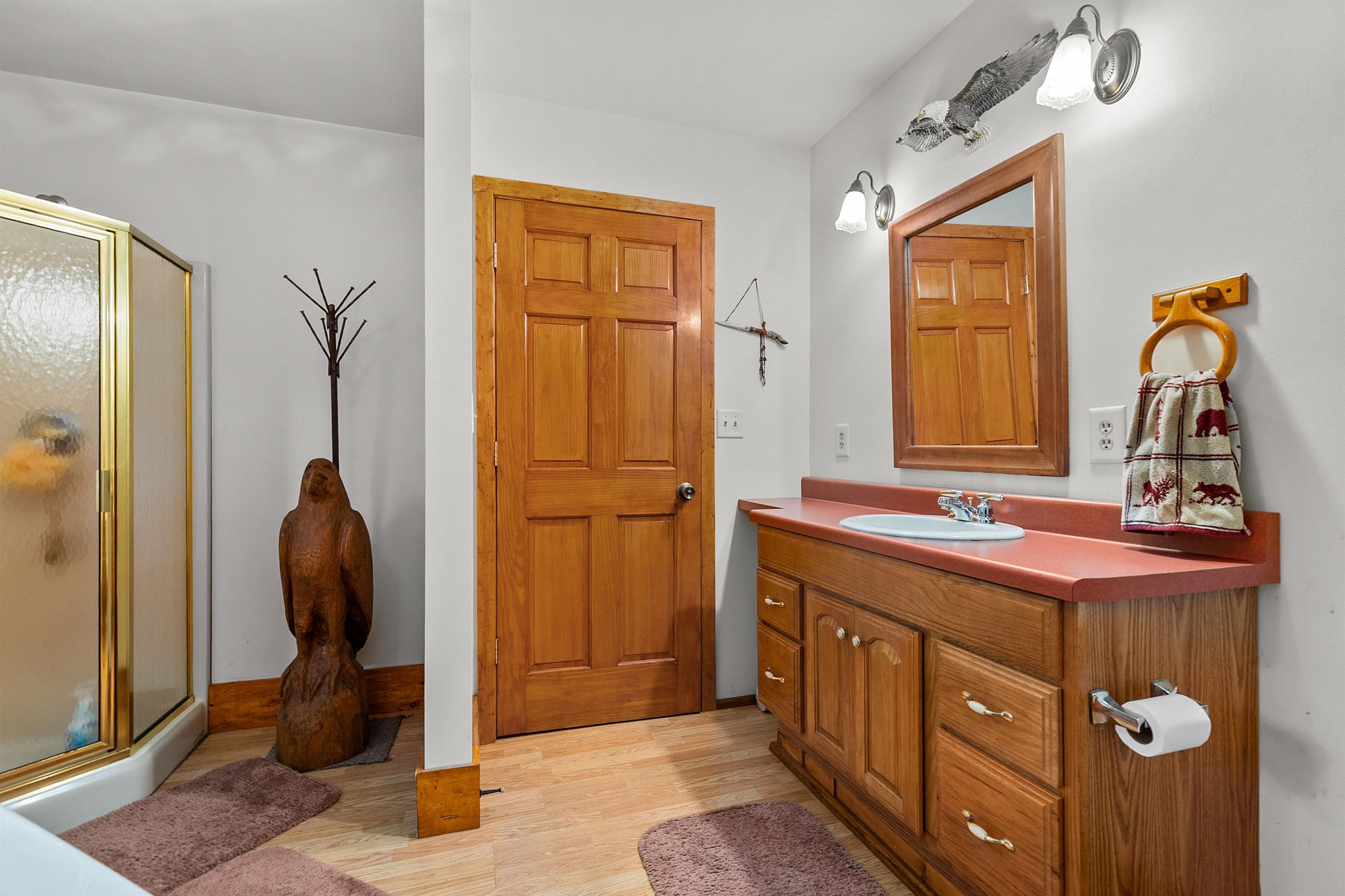 Experience the best of Legend Lake in this charming 1.5-story cottage. – image 21