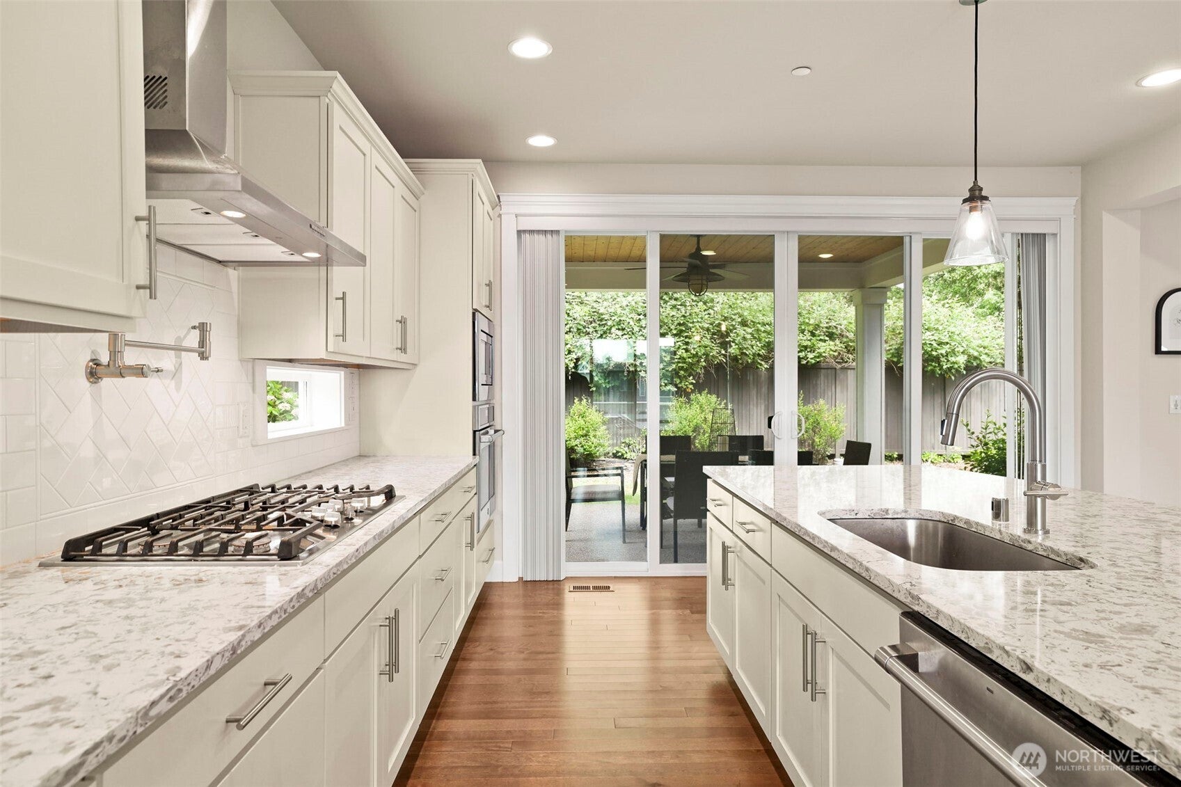 Welcome to this beautifully designed Sagebrook Lane home in Bothell Ca – image 7