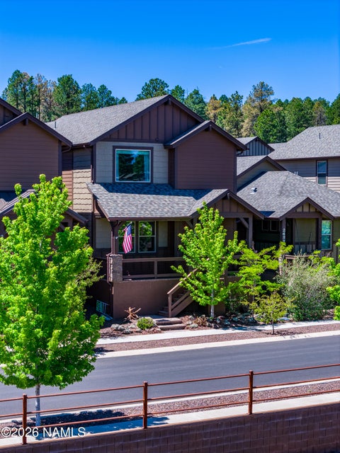 Mountain views, dual primary suites, and Flagstaff living at its fines – image 48