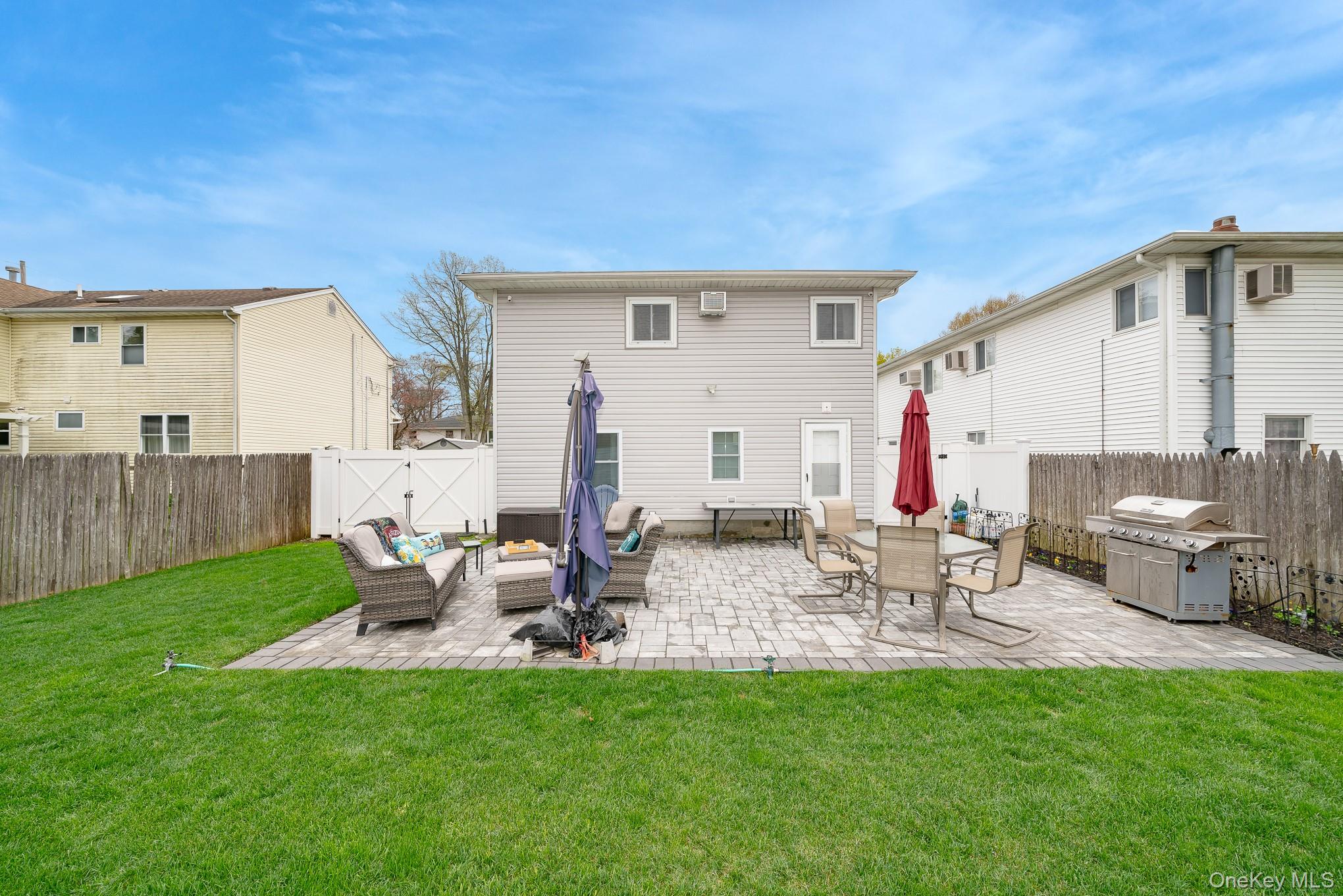 Welcome to this spacious Hi Ranch located on a quiet dead end street i – image 6