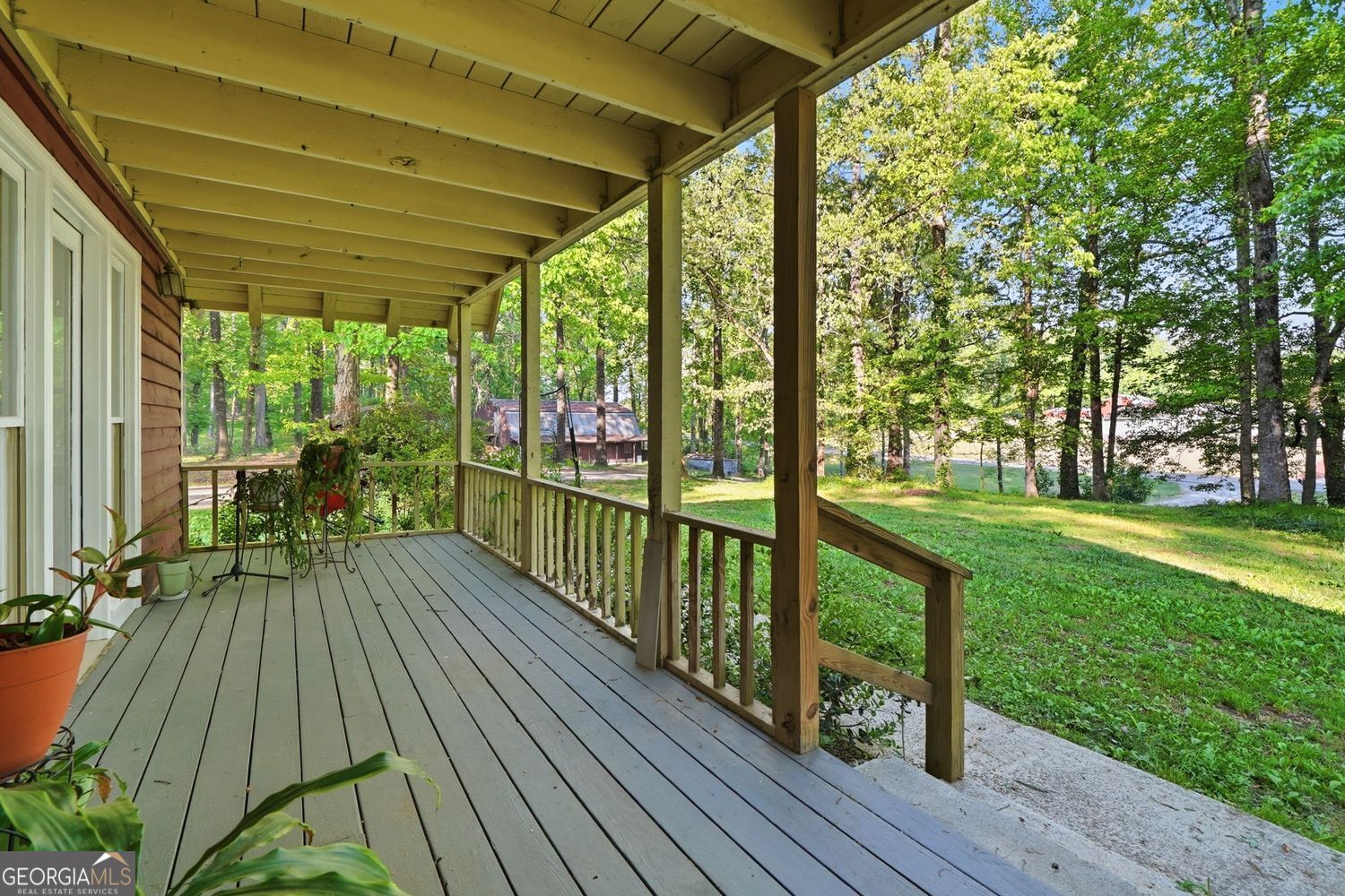 Escape to the perfect blend of privacy, functionality, and North Georg – image 5