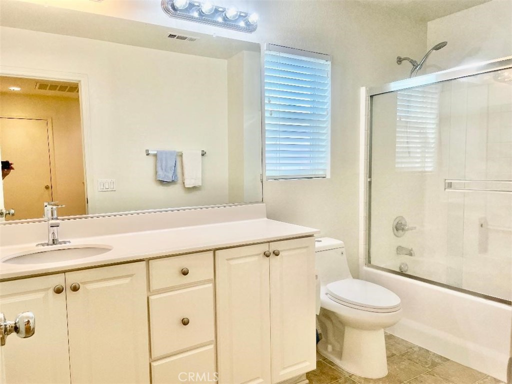 Beautiful 4 bedroom, 2.5 bath home located in the desirable Canterbury – image 24