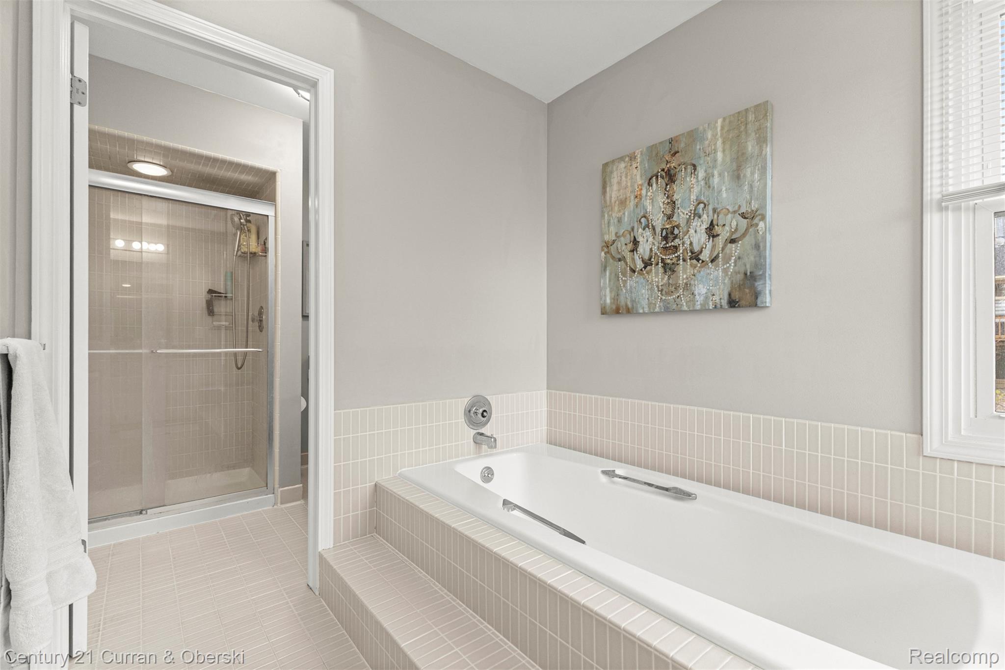Welcome to 30999 Sudbury Street in Farmington Hills. This beautifully – image 34