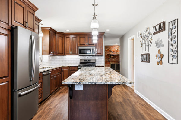 Welcome to this beautiful home that’s gleaming with pride and perfecti – image 12