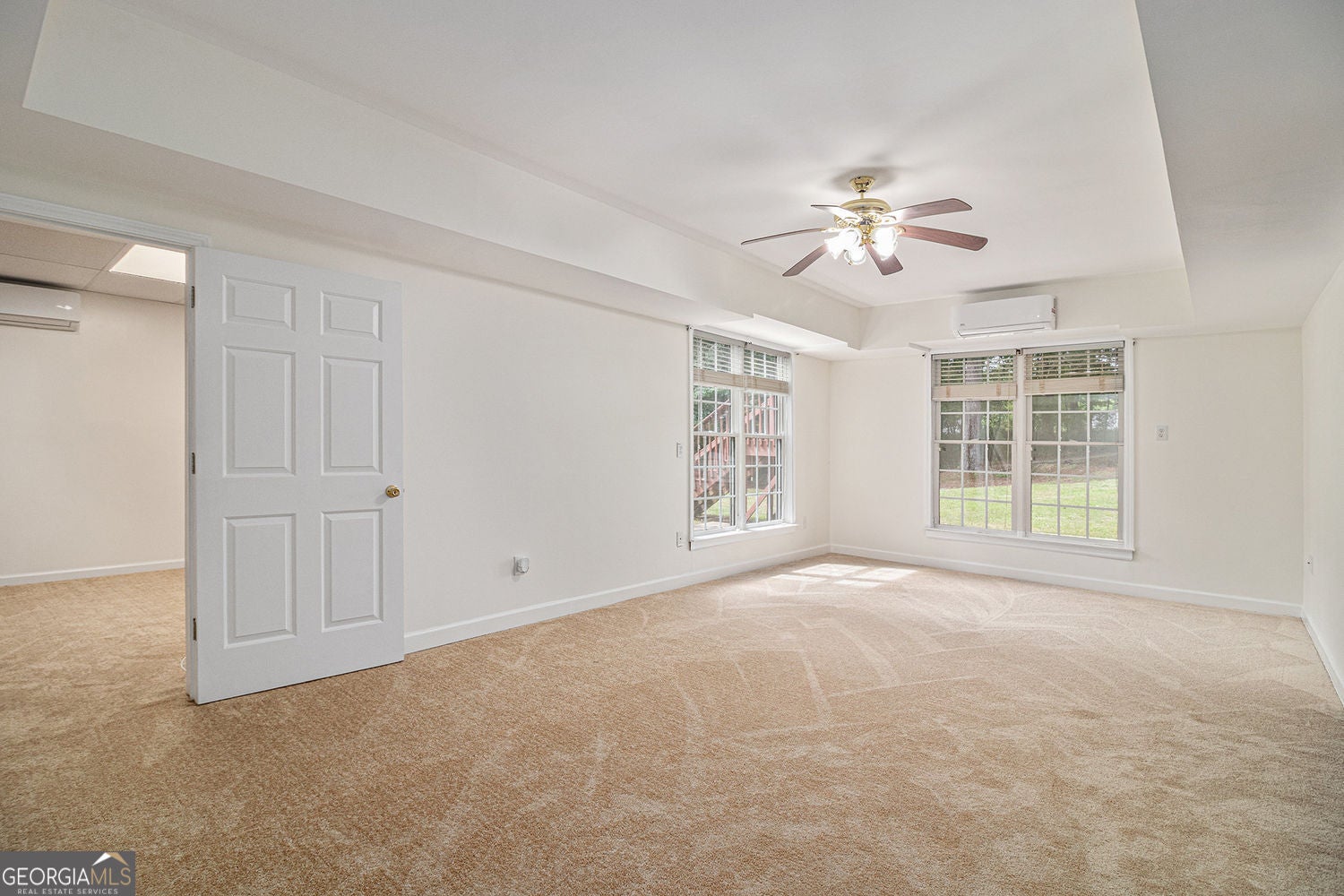 Fully finished basement with refined lakefront living in this beautifu – image 48