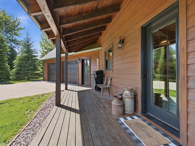 Your country oasis awaits! Once you see this beautiful home situated d – image 3