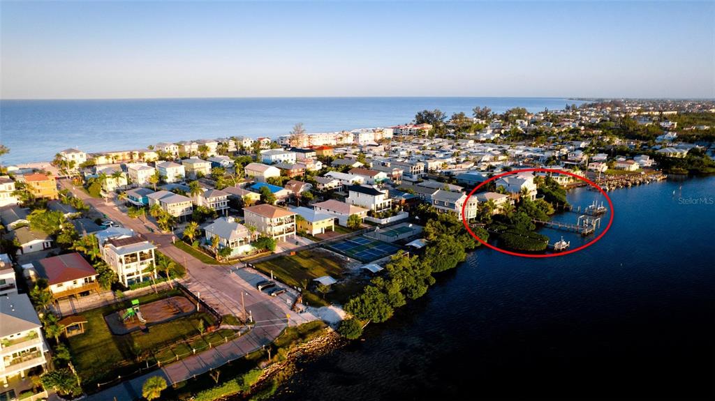 CONFIRMED POTENTIAL FOR TWO BUILDABLE WATERFRONT LOTS - This rare offe – image 14