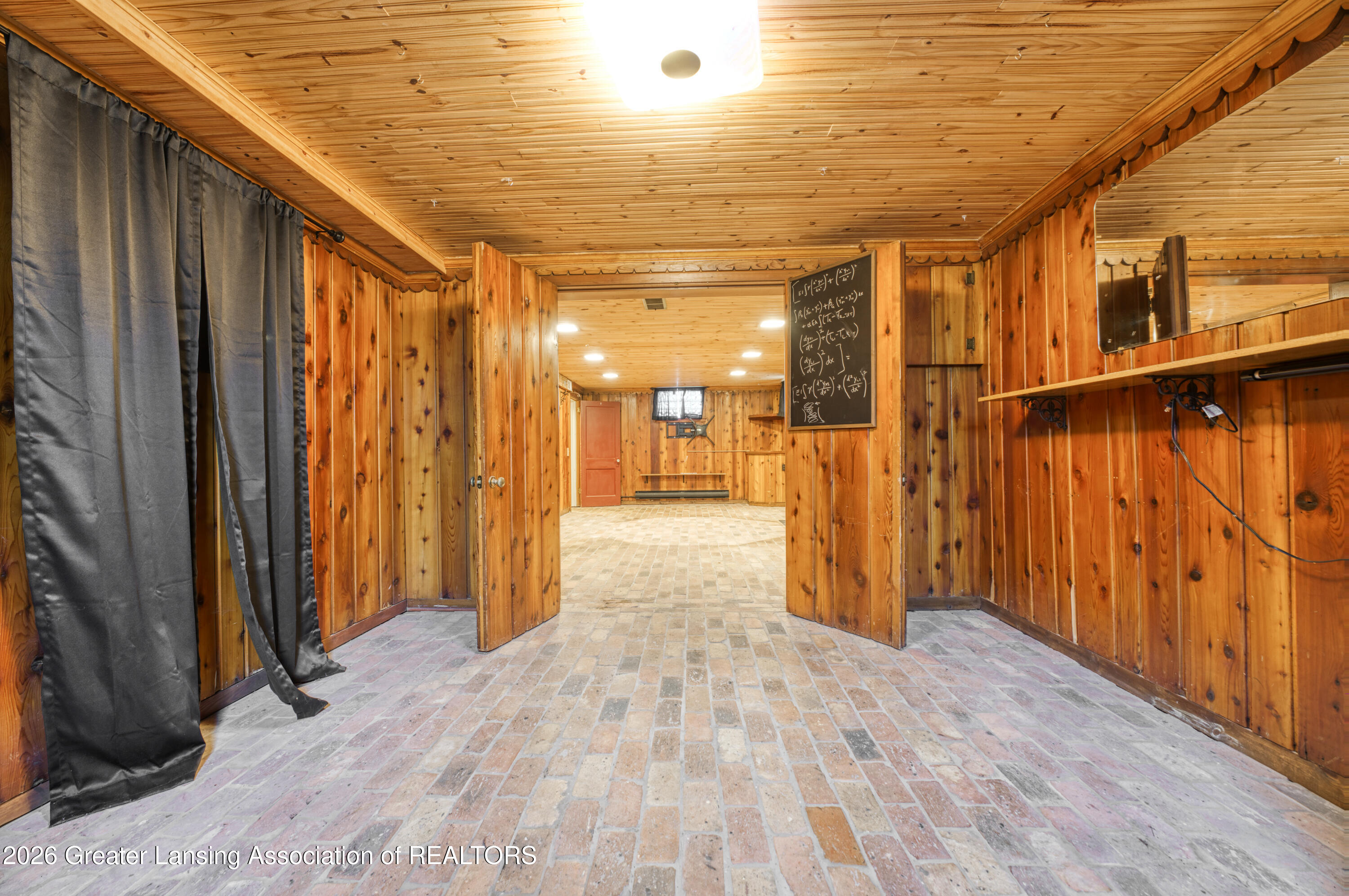 A rare opportunity to score a quintessential Glencairn gem! Gorgeous c – image 53