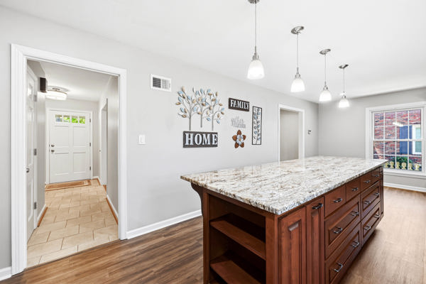 Welcome to this beautiful home that’s gleaming with pride and perfecti – image 16