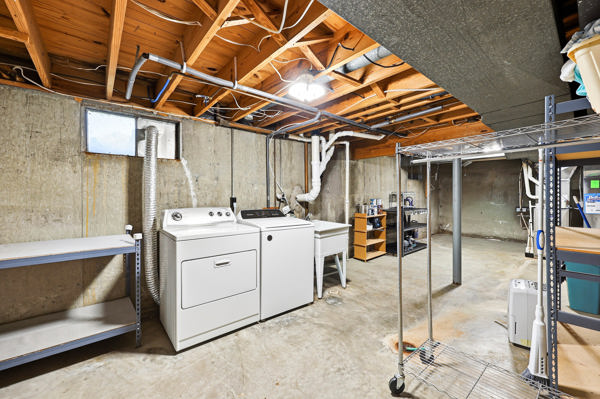 Welcome to this beautiful home that’s gleaming with pride and perfecti – image 50