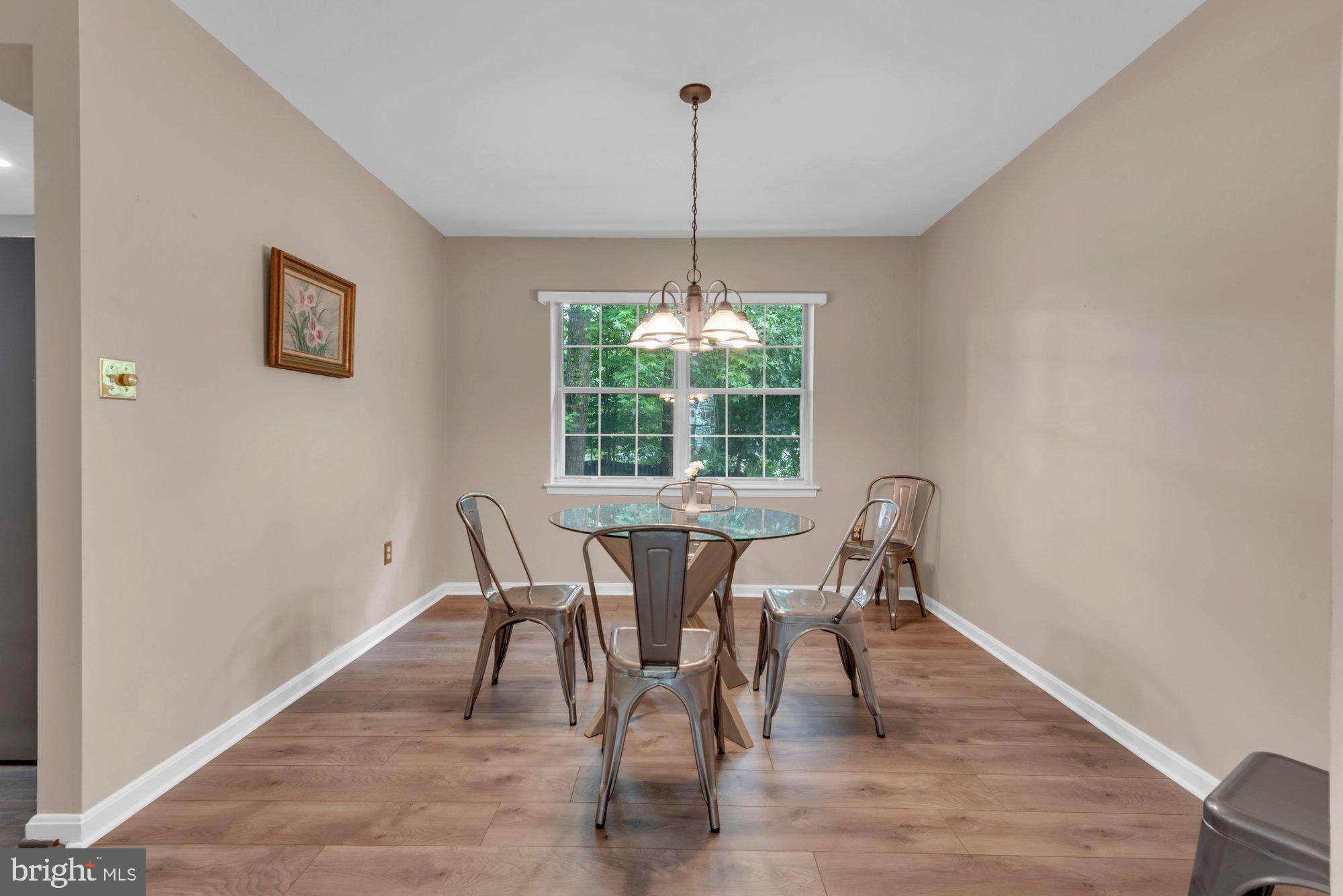 Well Cared for Home in Foxmoor located in a Cul-De-Sac. Fresh Paint, W – image 10