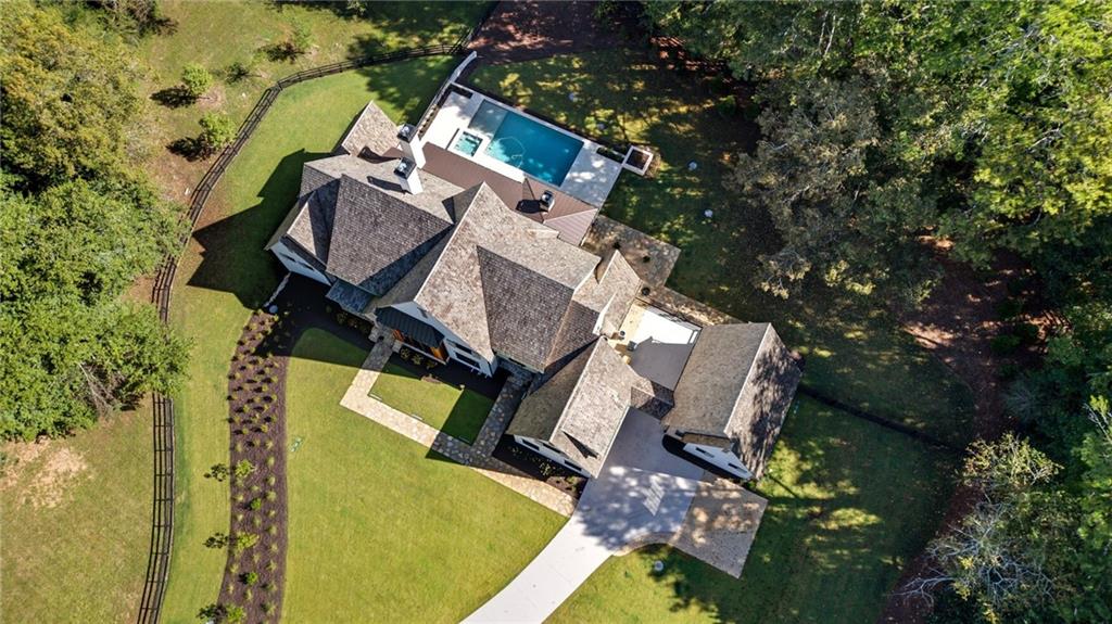 Beautiful Custom Home on gorgeous estate lot in exclusive Milton. This – image 6