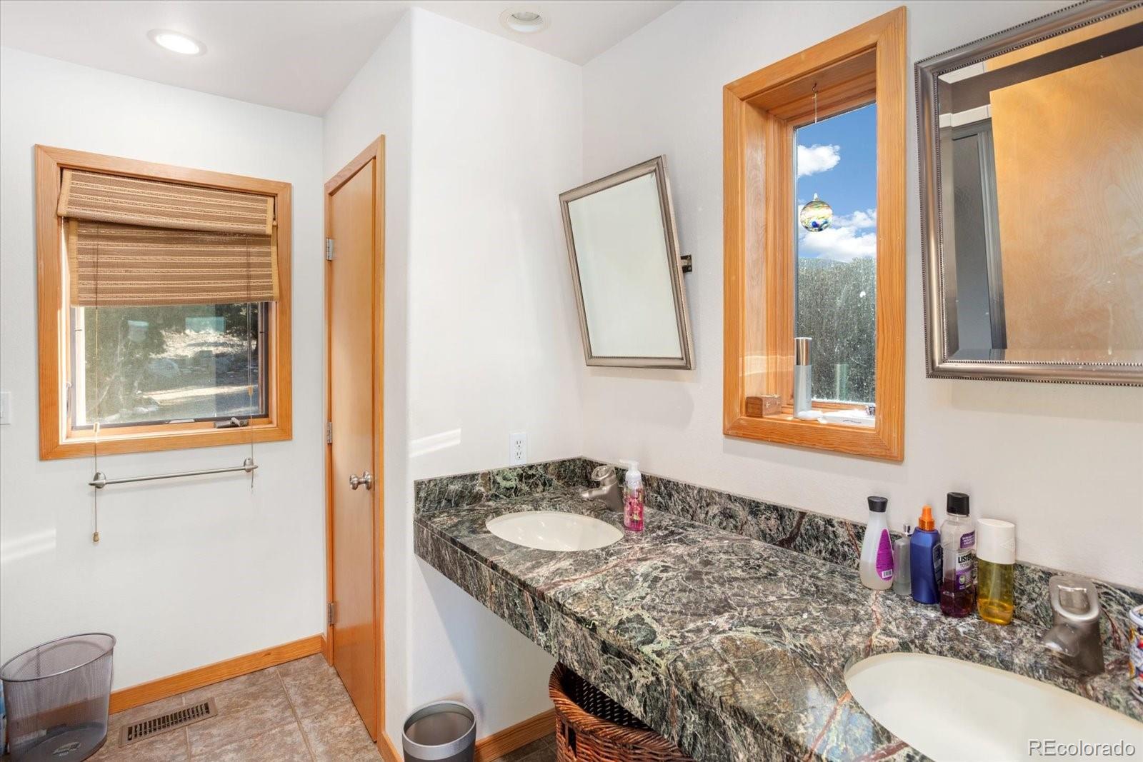 Mountain Contemporary Living with Big Views in Cherokee Heights. Set o – image 23