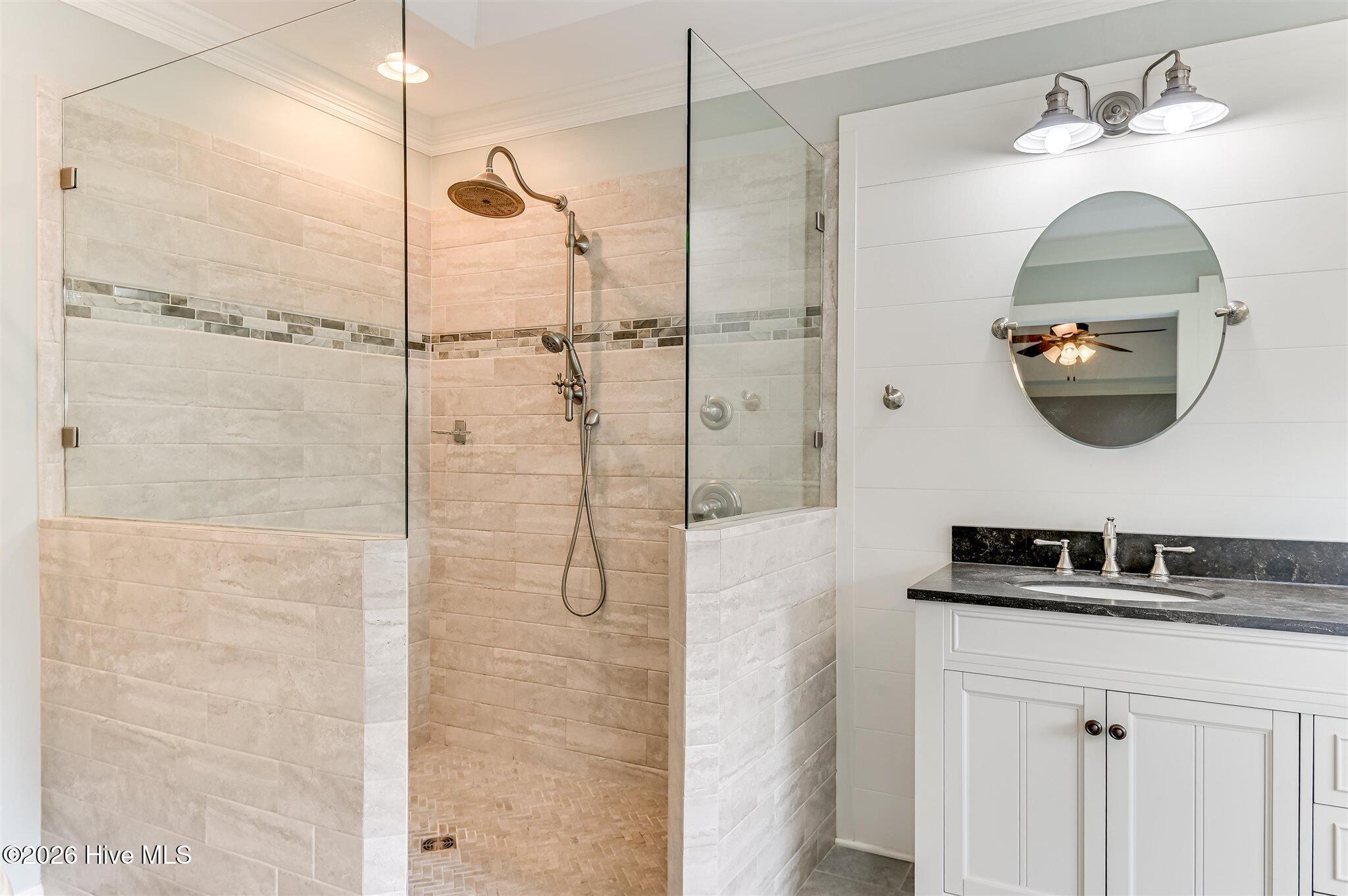 Welcome to this stunning brick home nestled on a quiet cul-de-sac in t – image 34