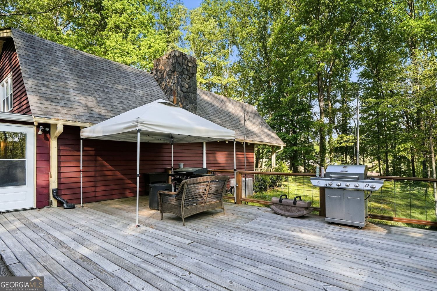 Escape to the perfect blend of privacy, functionality, and North Georg – image 36