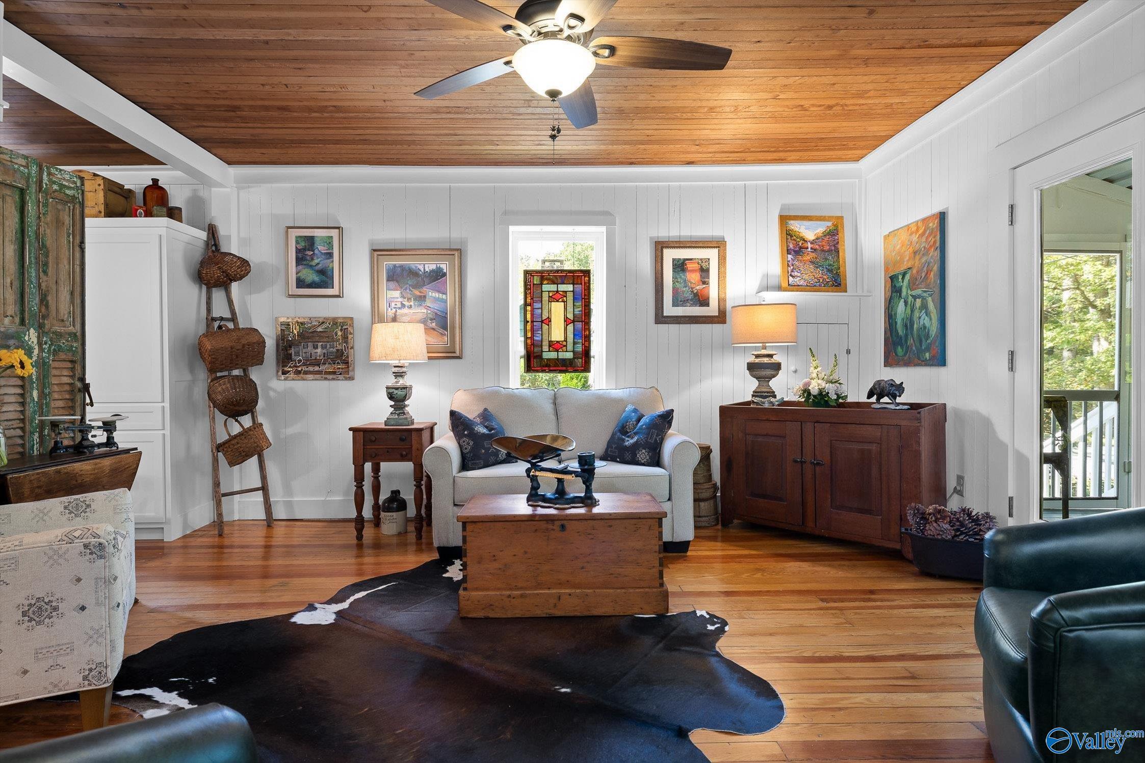 Irreplaceable Mentone charm meets thoughtful updates. Built in 1935, t – image 9