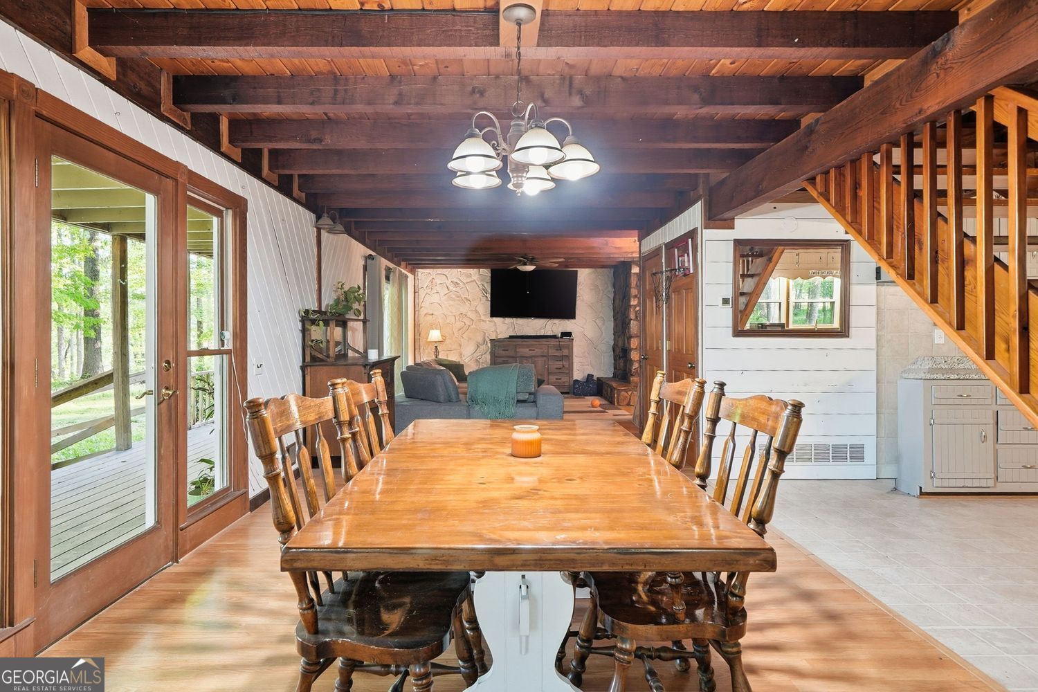 Escape to the perfect blend of privacy, functionality, and North Georg – image 16