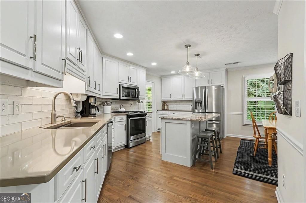 Welcome to this stunning home in beautiful Grayson, Georgia. Professio – image 15