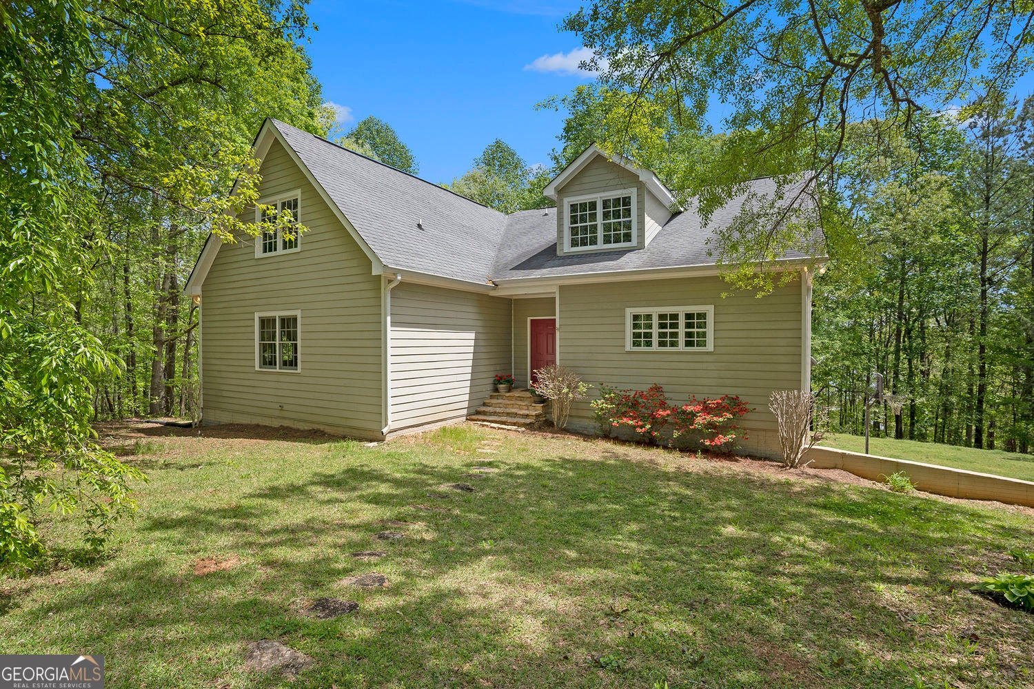 Experience the epitome of country living on this expansive 10+ acre pr – image 1