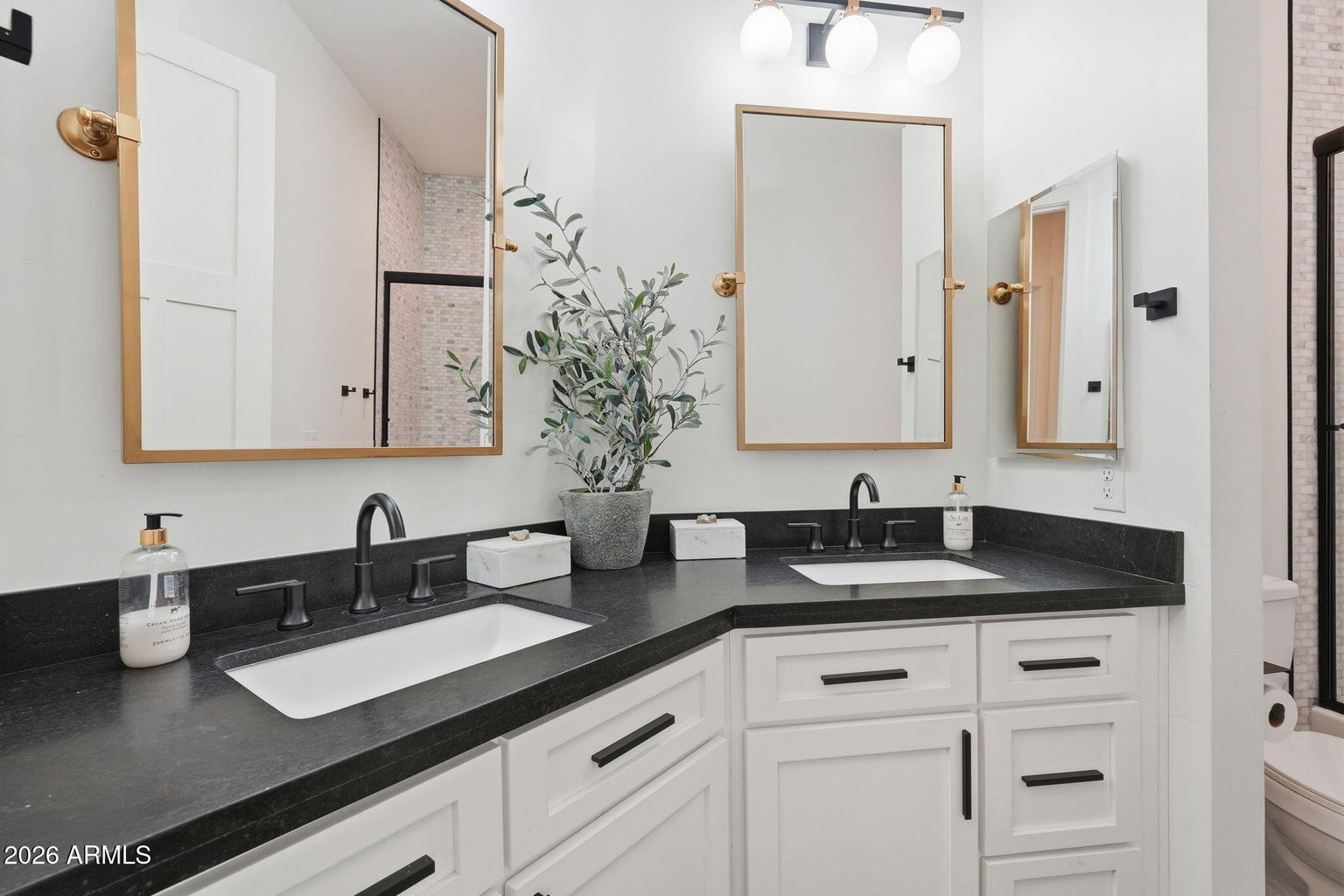 Tucked inside a gated neighborhood of Encanto Real on the edge of Quee – image 34