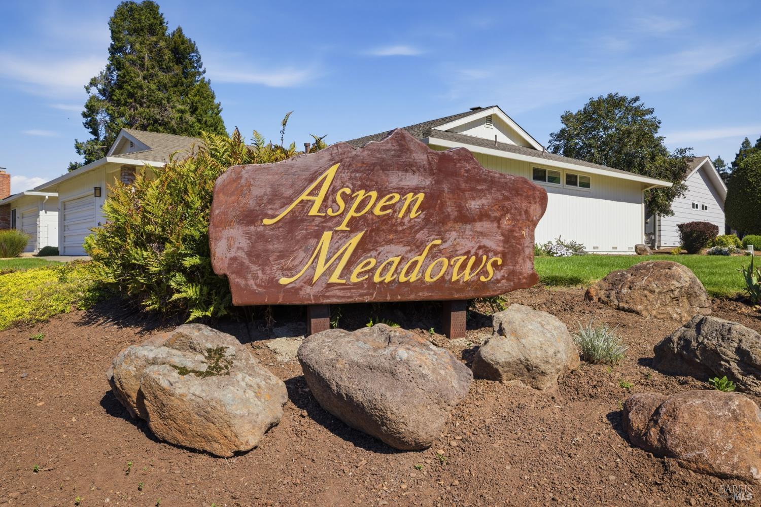 Welcome to the highly sought-after Aspen Meadows community in Oakmont, – image 3
