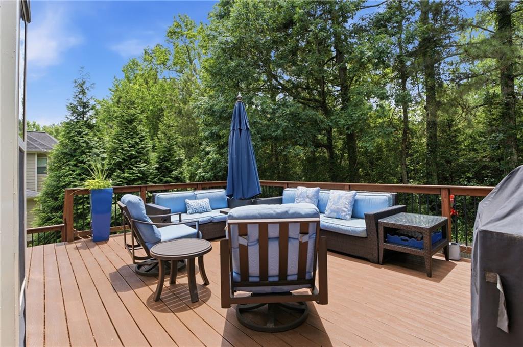AI FOCUSED SECKINGER SCHOOL DISTRICT! FENCED, MANICURED, LAWN! This im – image 5