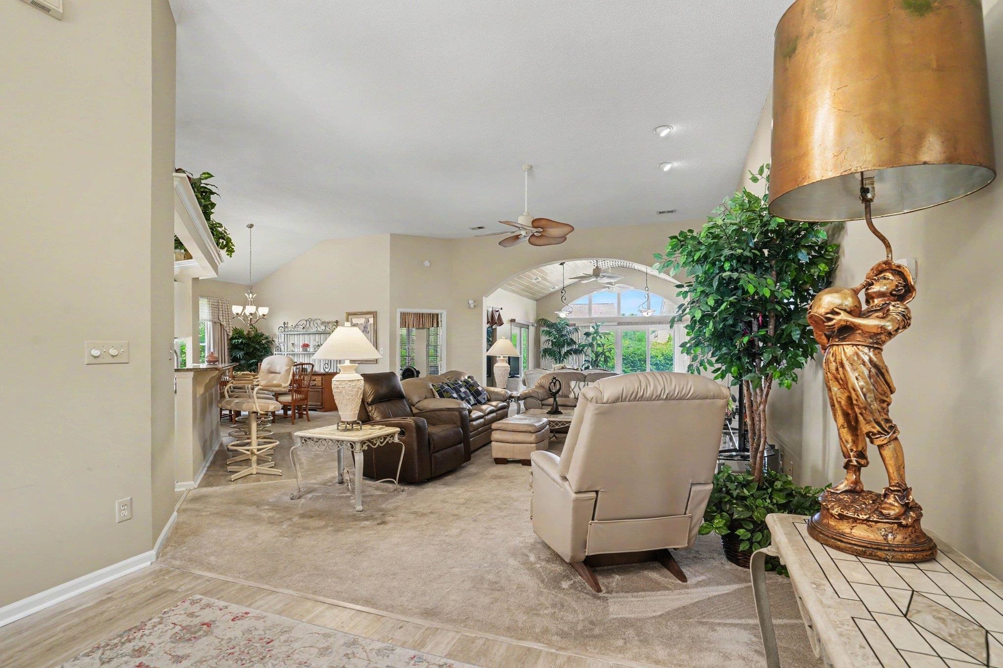 Do not miss this gorgeous updated 3 bed 2 bath single level home locat – image 8