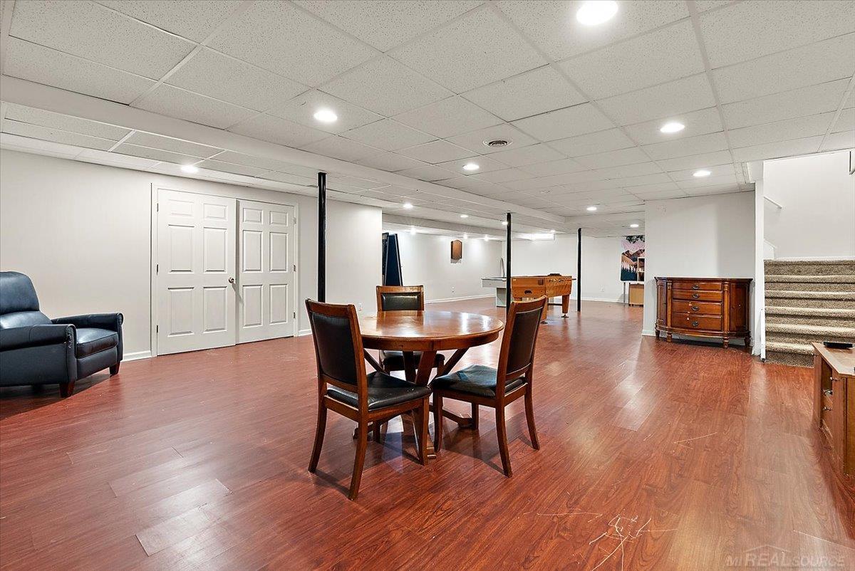 Rare find! Beautiful 4 Bedrom Split Level home with inground pool loca – image 46