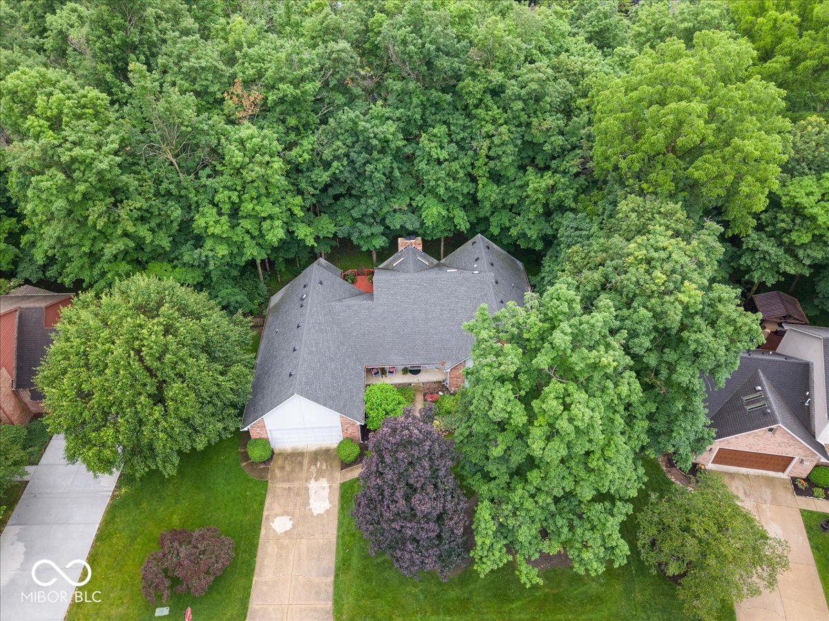 Updates galore in desirable Feather Cove III! Nestled on a half-acre w – image 47