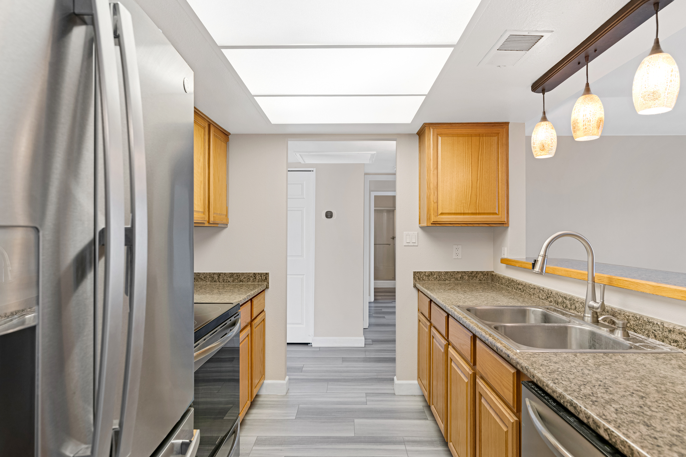 Your oasis in the heart of Tempe. This home is a split-bedroom floorpl – image 42