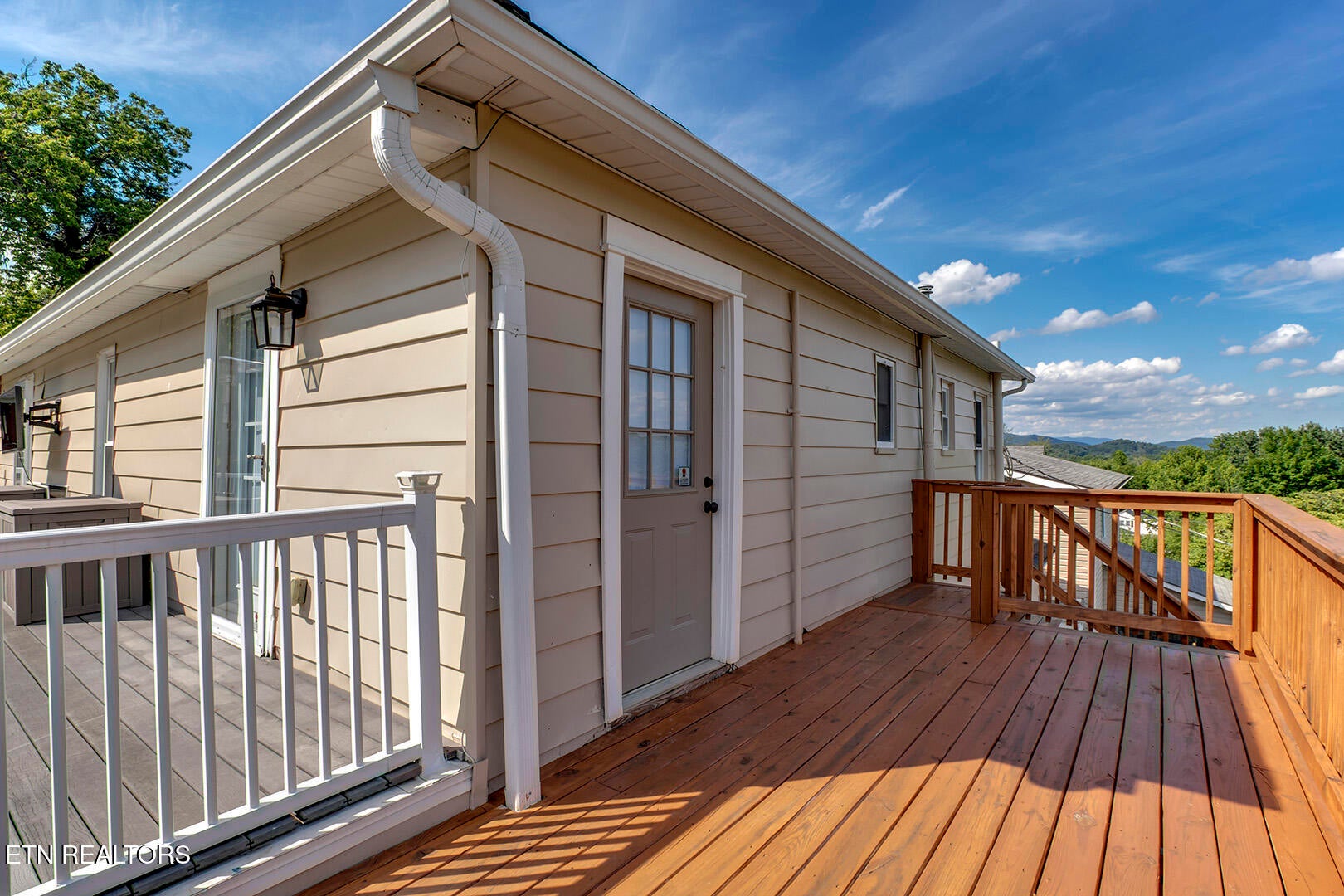 Are you looking for an adorable home with character, comfort, and styl – image 47